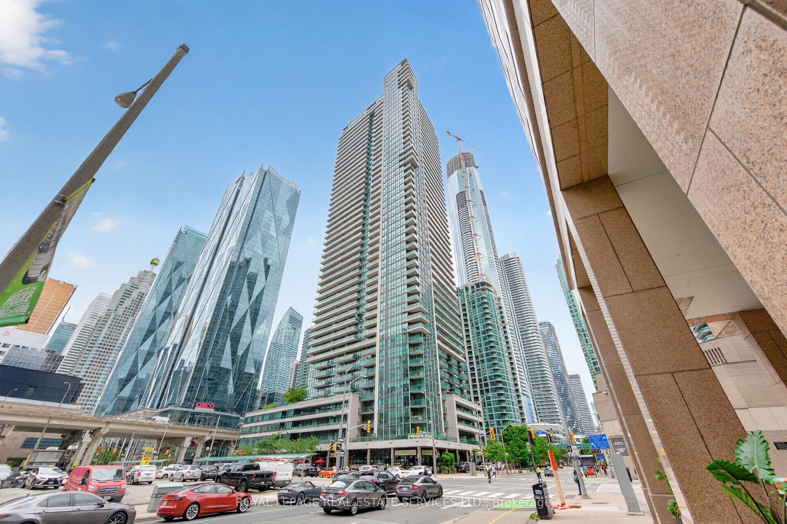 18 Harbour Street 1204, Toronto, ON M5J 2Z6 photo 2
