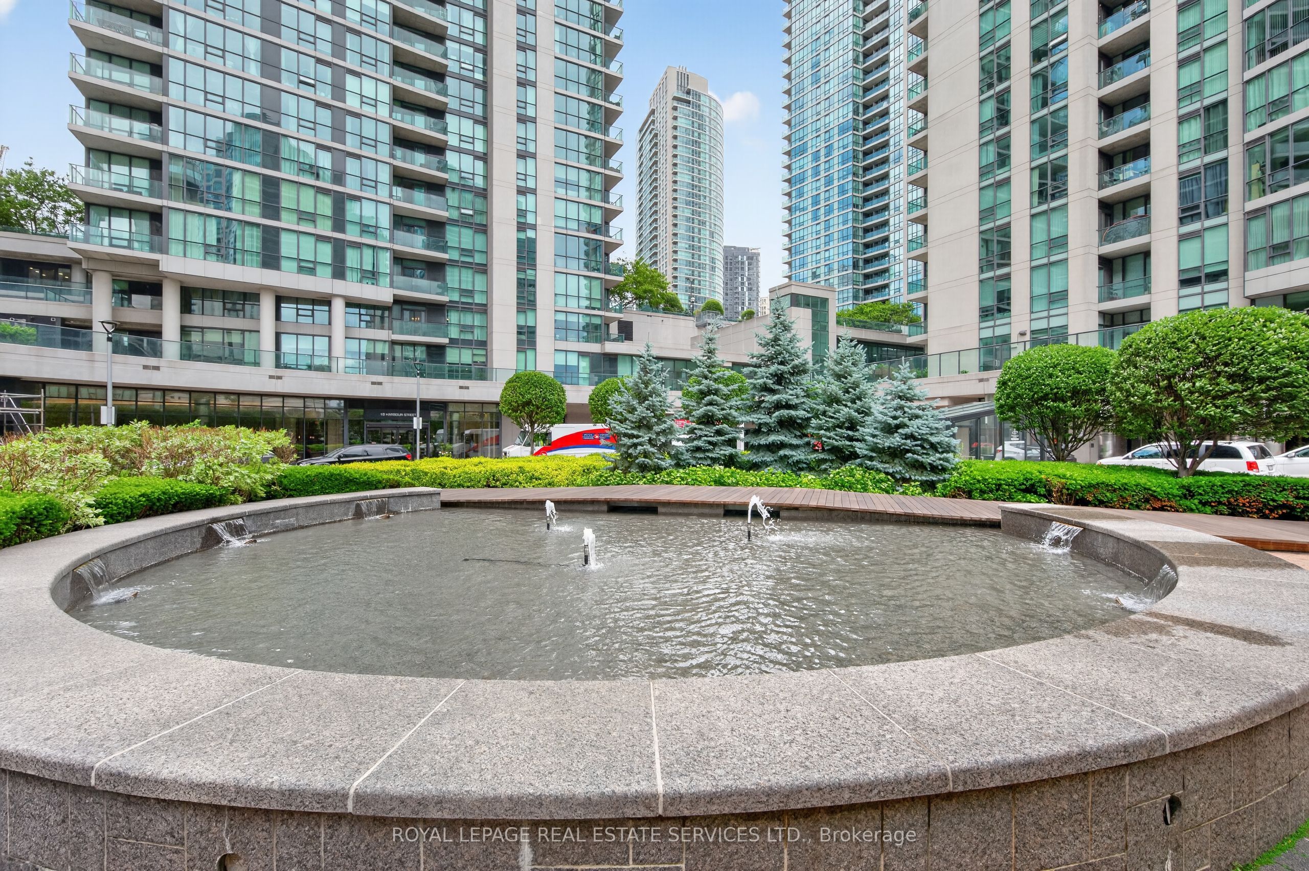 18 Harbour Street 1204, Toronto, ON M5J 2Z6 photo 5