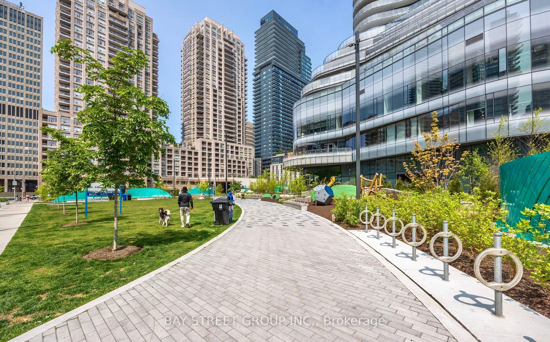 11 Wellesley Street W 608, Toronto, ON M4Y 0G4 photo 5