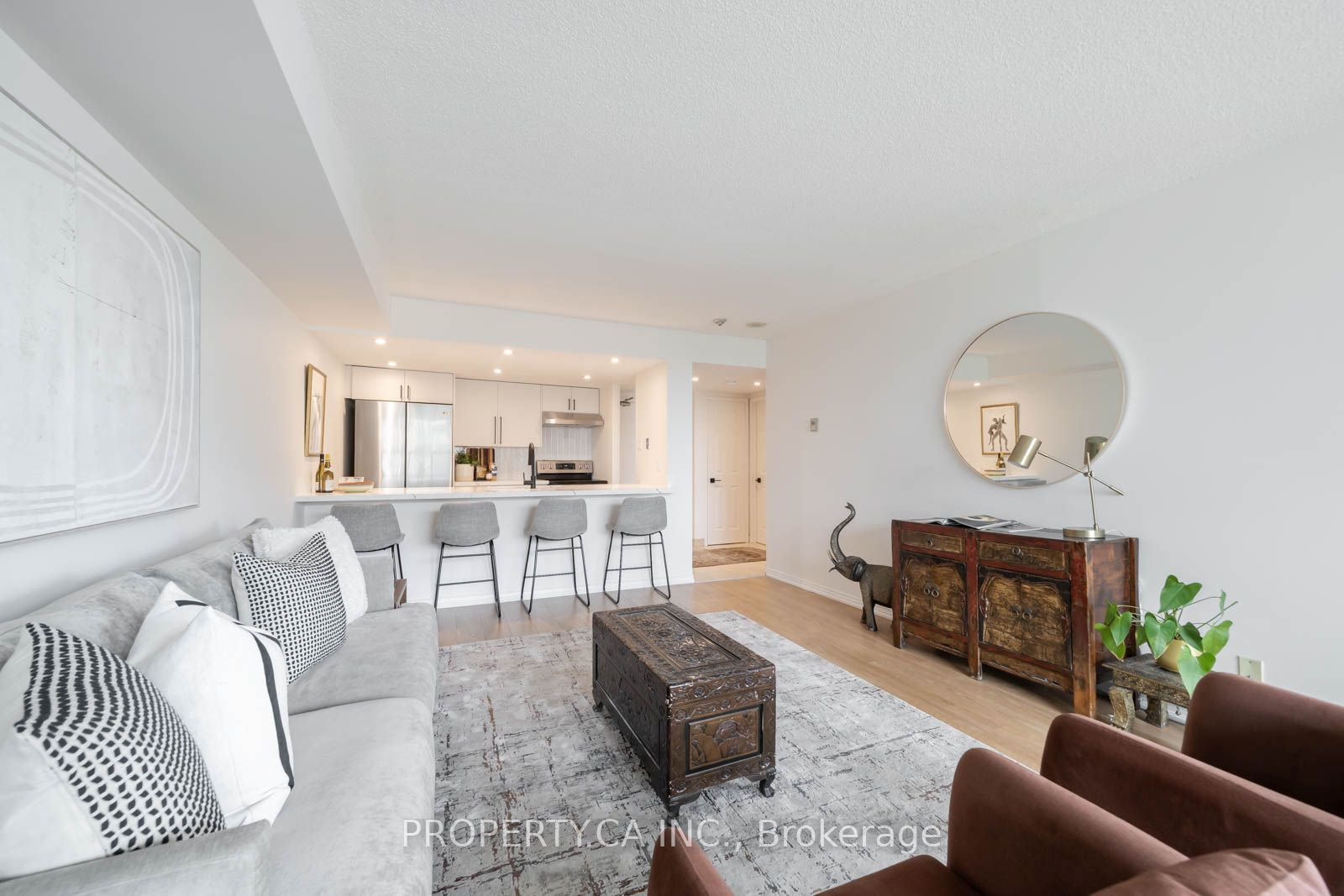 77 Harbour Square 1111, Toronto, ON M5J 2S2