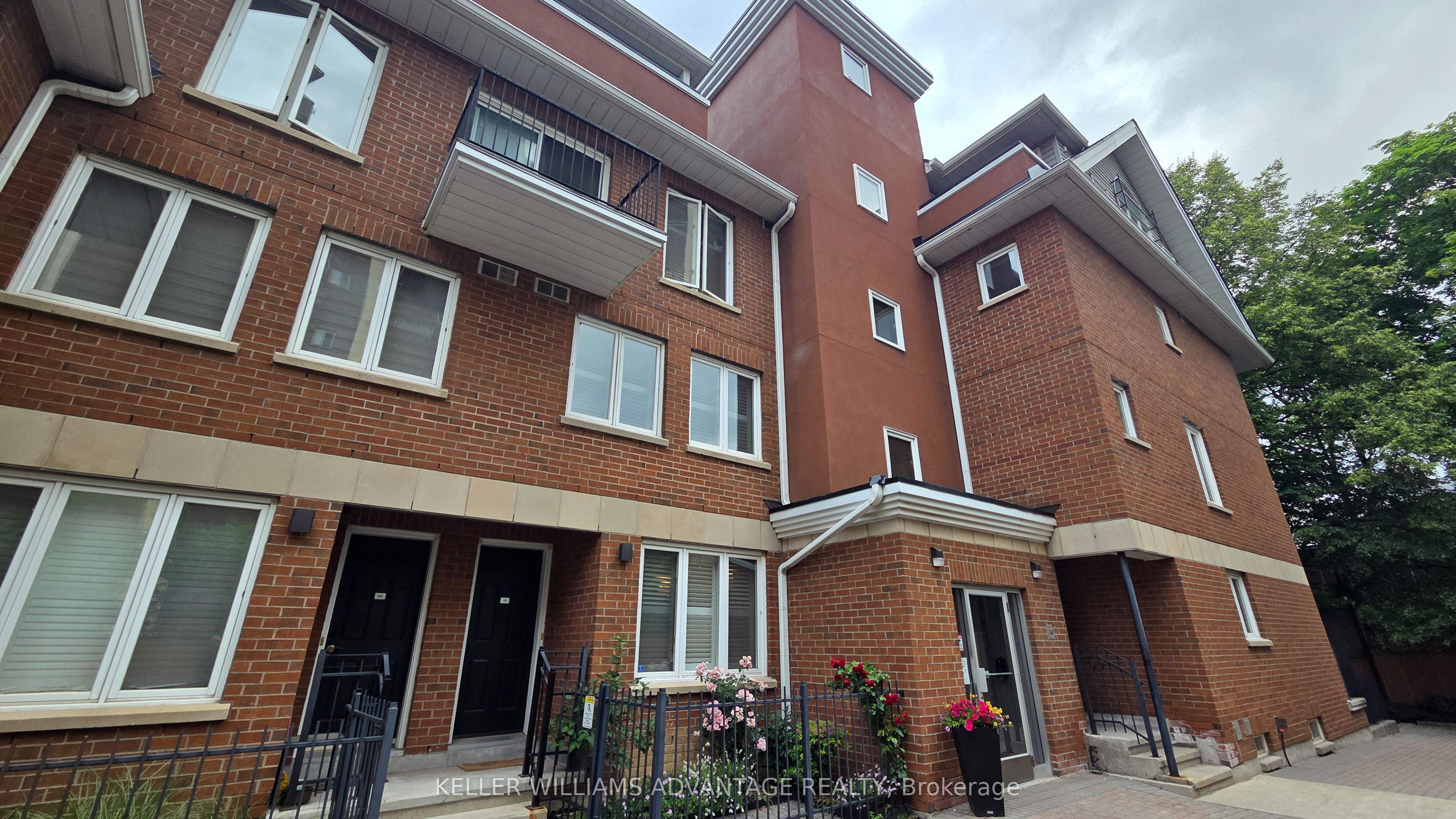 217 St. George Street 37, Toronto, ON M5R 3S7