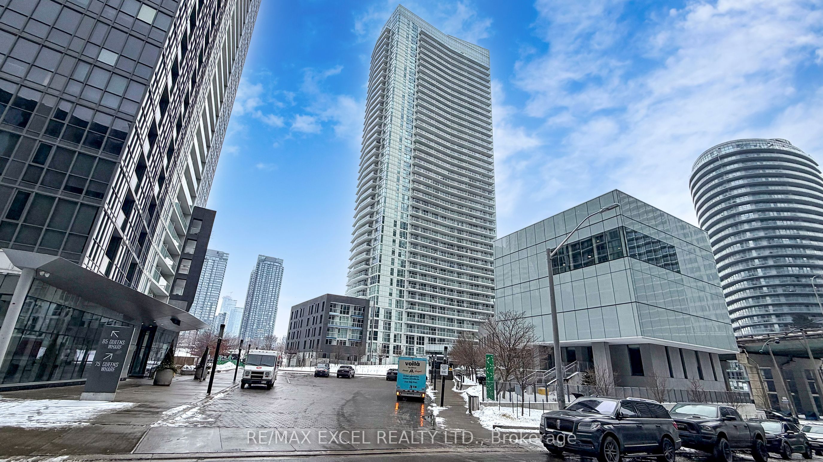75 Queens Wharf Road 1606, Toronto, ON M5V 0J8