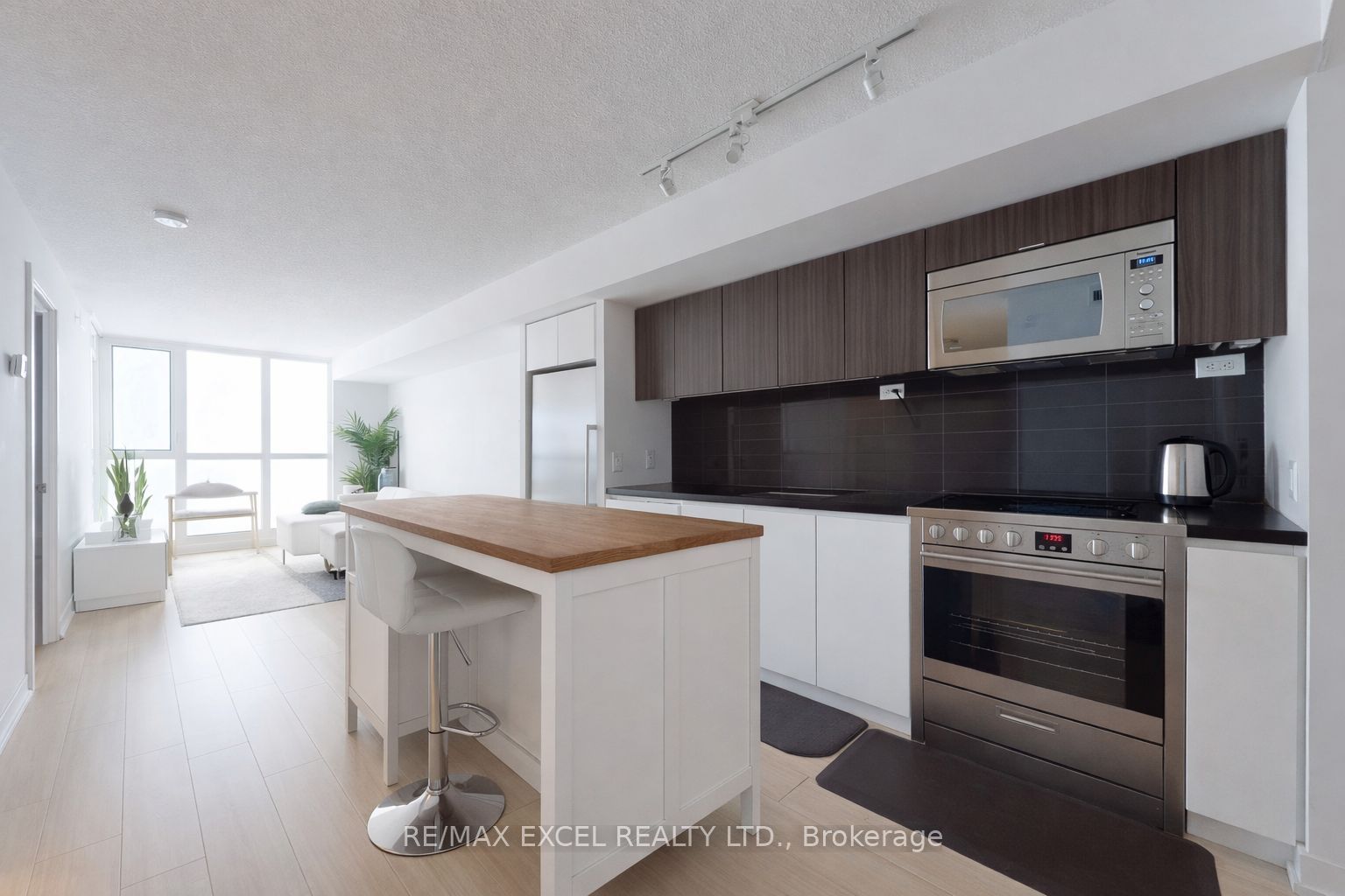 75 Queens Wharf Road 1606, Toronto, ON M5V 0J8 photo 3