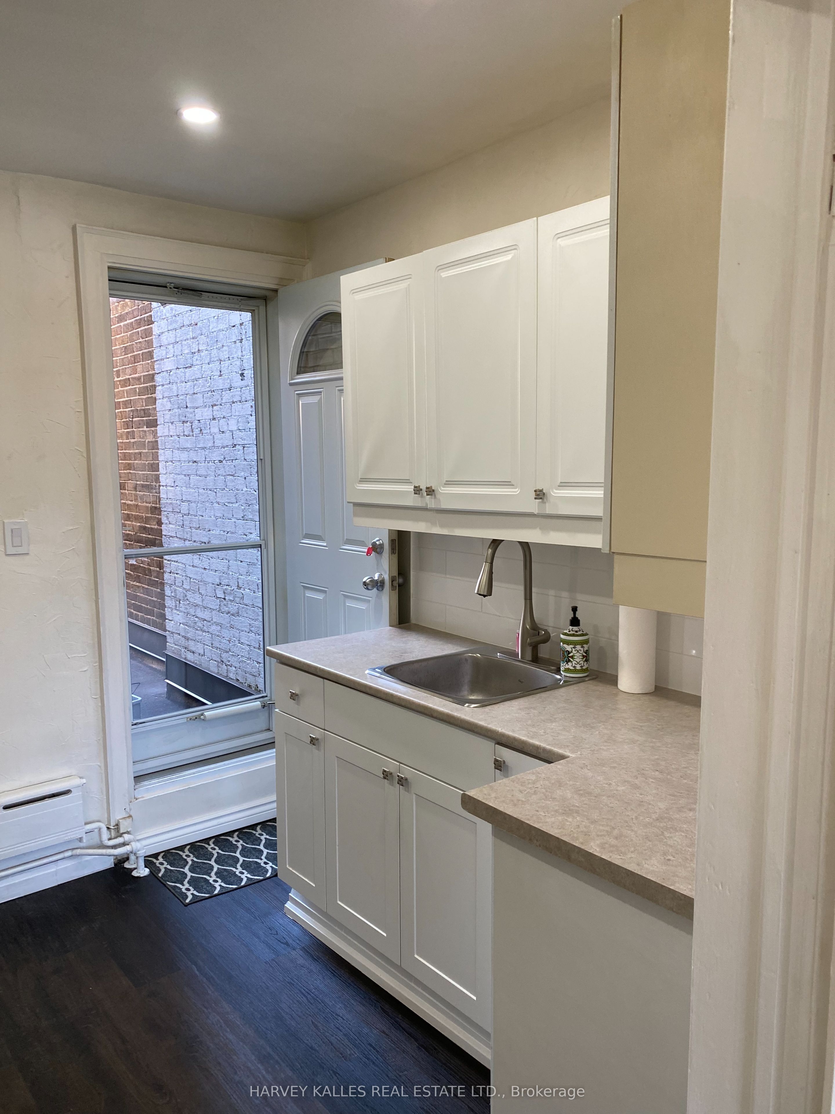 1611 Bayview Avenue A, Toronto, ON M4G 3B5