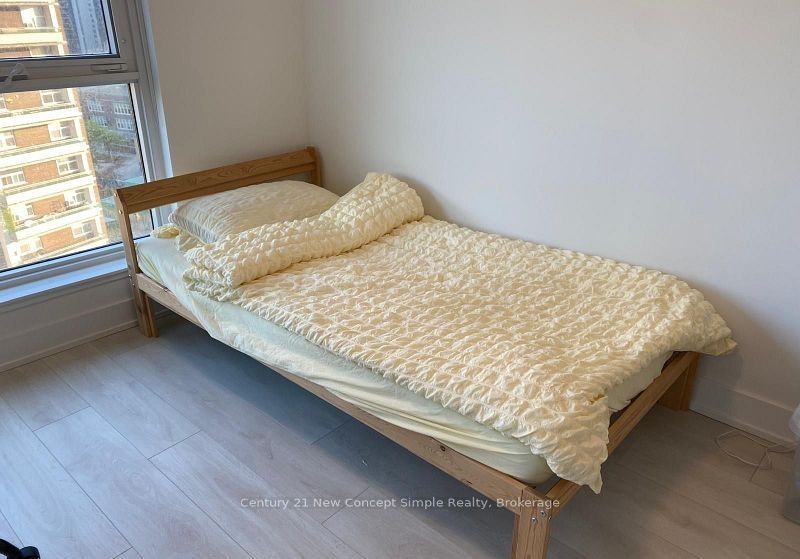 585 Bloor Street 1121, Toronto, ON M4W 0B3 photo 2