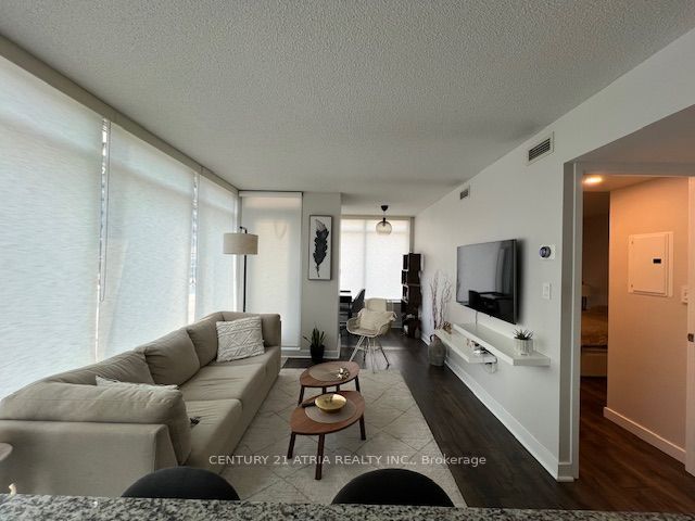 15 Brunel Court 317, Toronto, ON M5V 3Y6 photo 2
