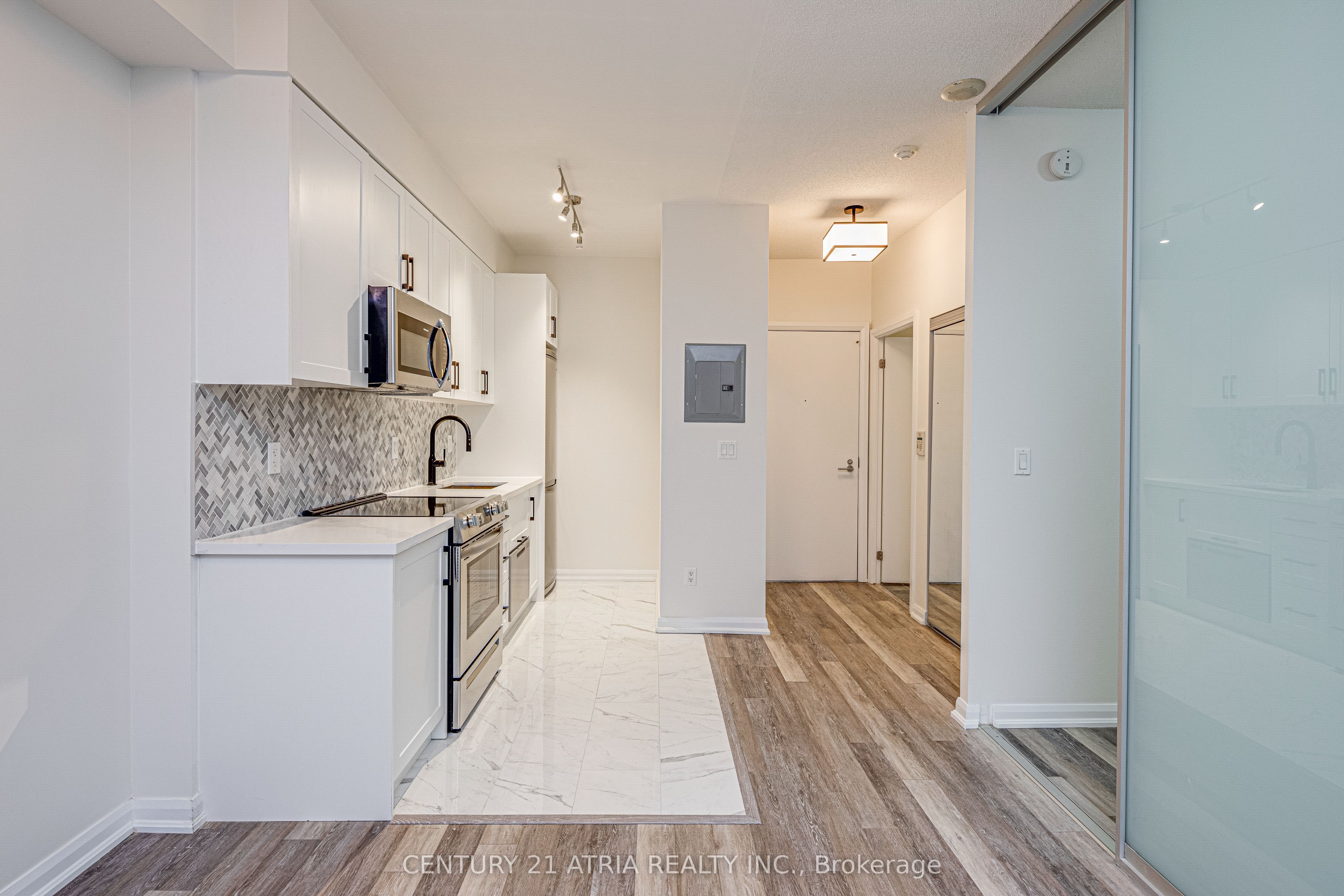 111 Elizabeth Street 1117, Toronto, ON M5G 1P7 photo 3