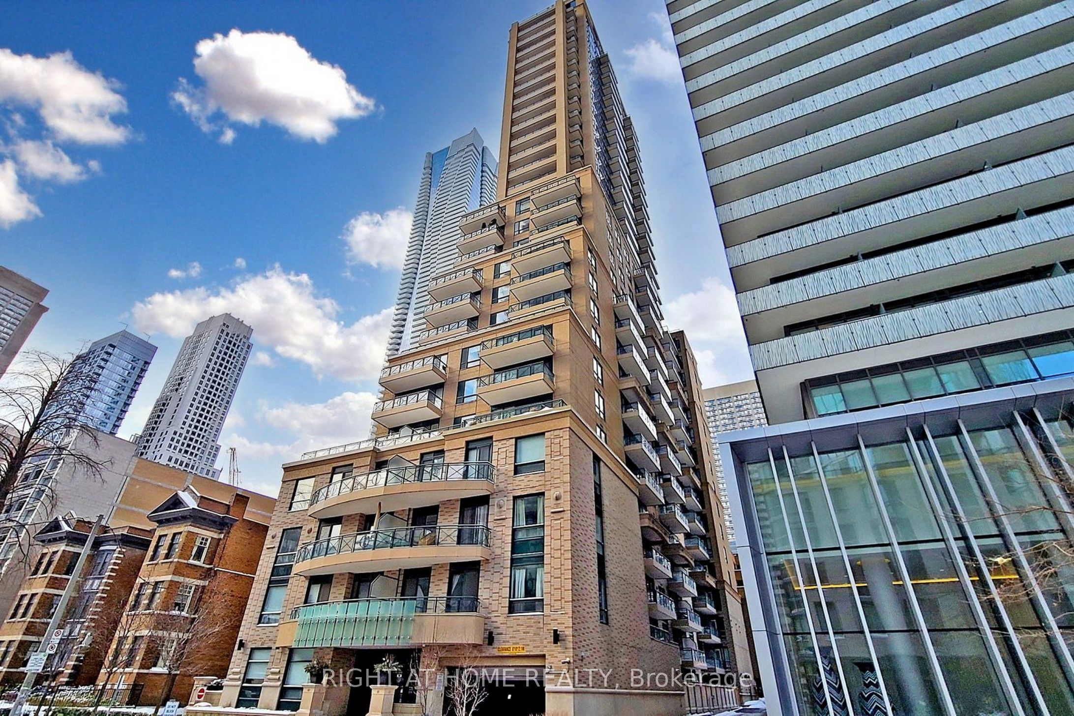35 Hayden Street 709, Toronto, ON M4Y 3C3