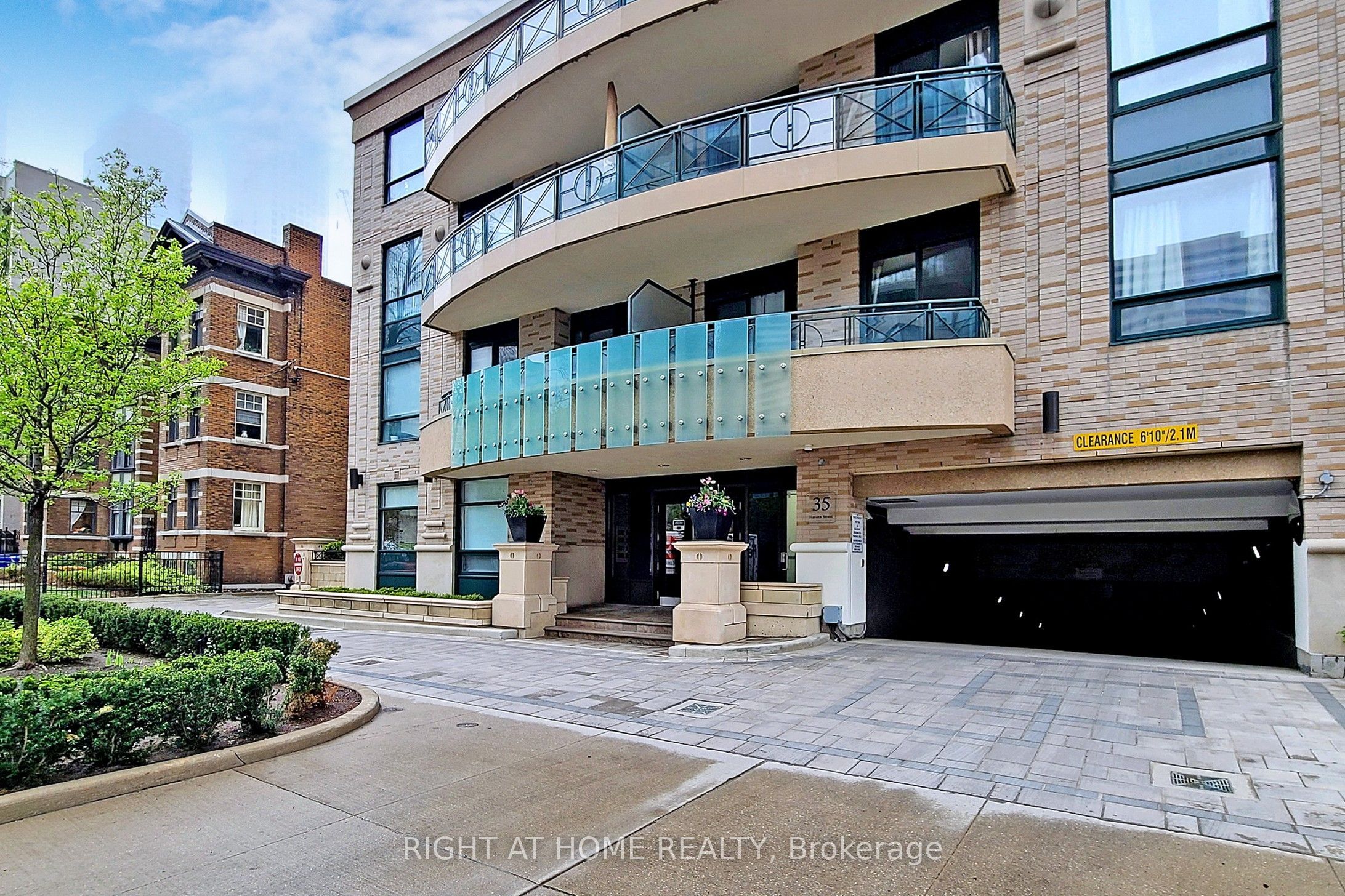 35 Hayden Street 709, Toronto, ON M4Y 3C3 photo 2