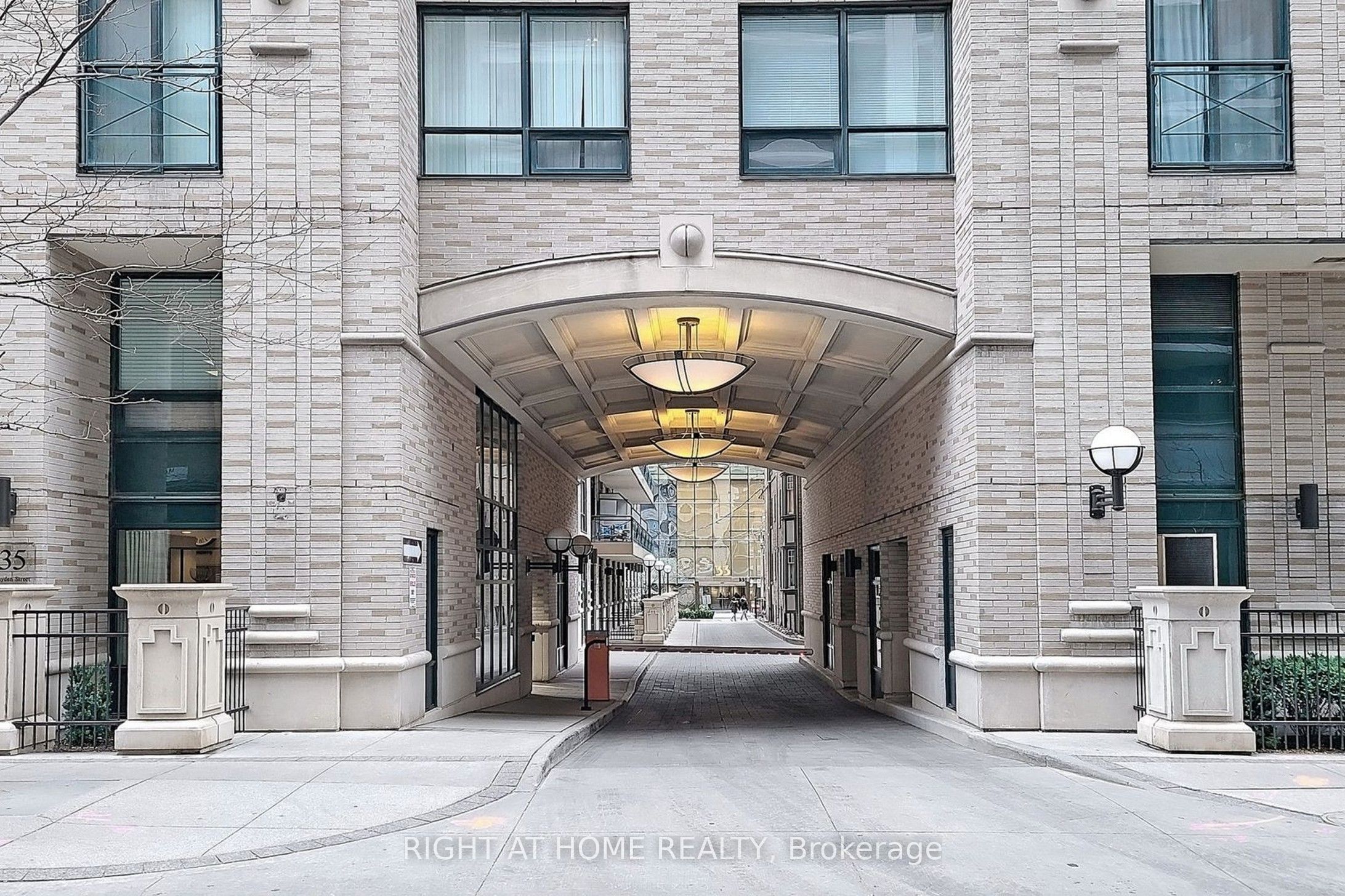 35 Hayden Street 709, Toronto, ON M4Y 3C3 photo 4