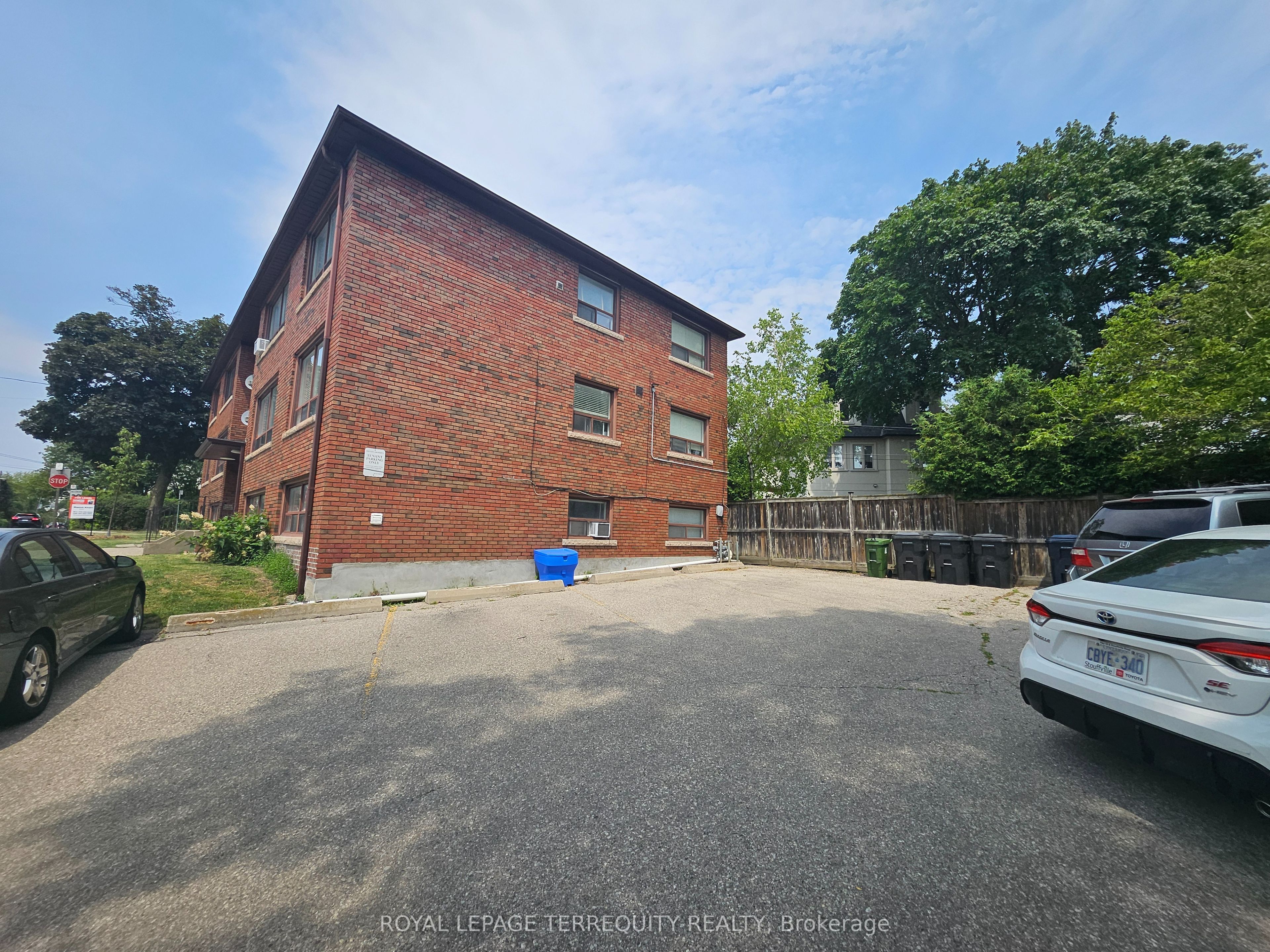401 Winnett Avenue 3, Toronto, ON M6C 3M2 photo 2