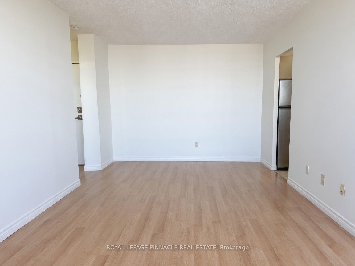 5 Parkway Forest Drive 1512, Toronto, ON M2J 1L2 photo 4