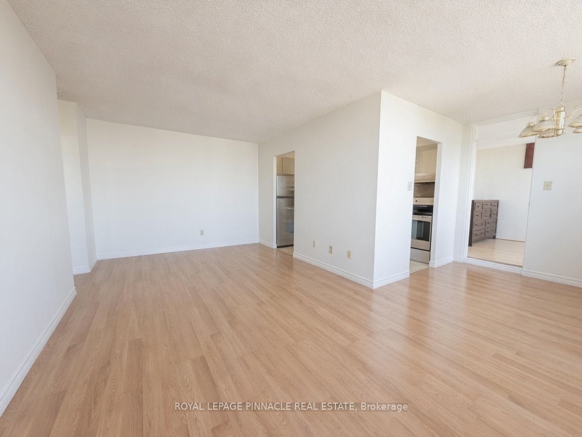 5 Parkway Forest Drive 1512, Toronto, ON M2J 1L2 photo 5