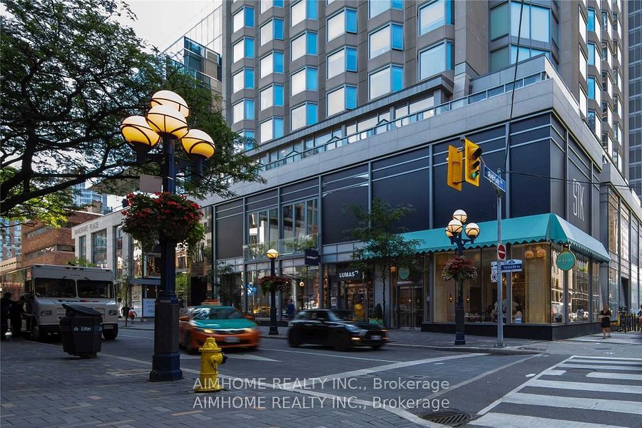 155 Yorkville Avenue 1015, Toronto, ON M5R 1C4 photo 2