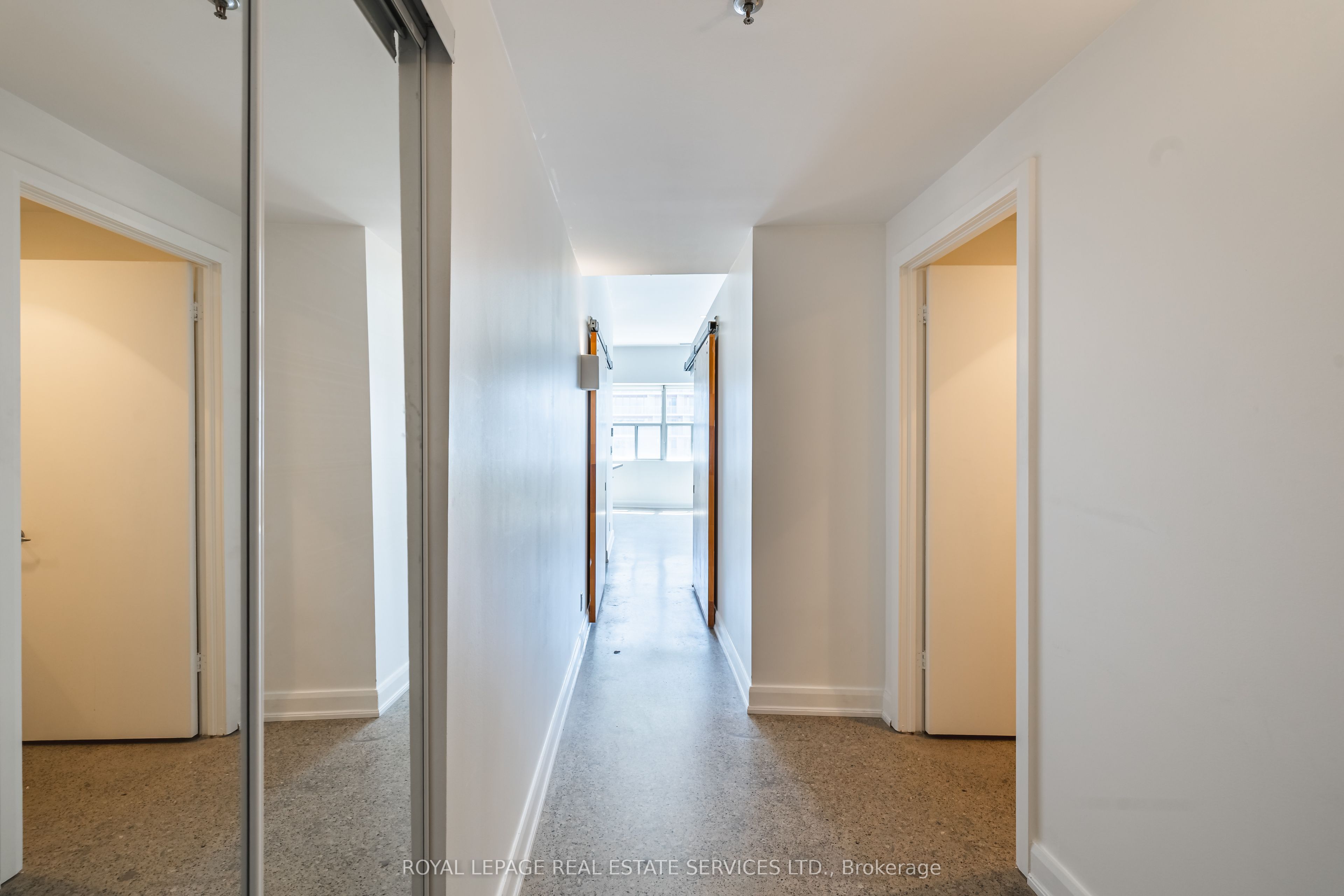 700 King Street W 613, Toronto, ON M5V 2Y6 photo 3