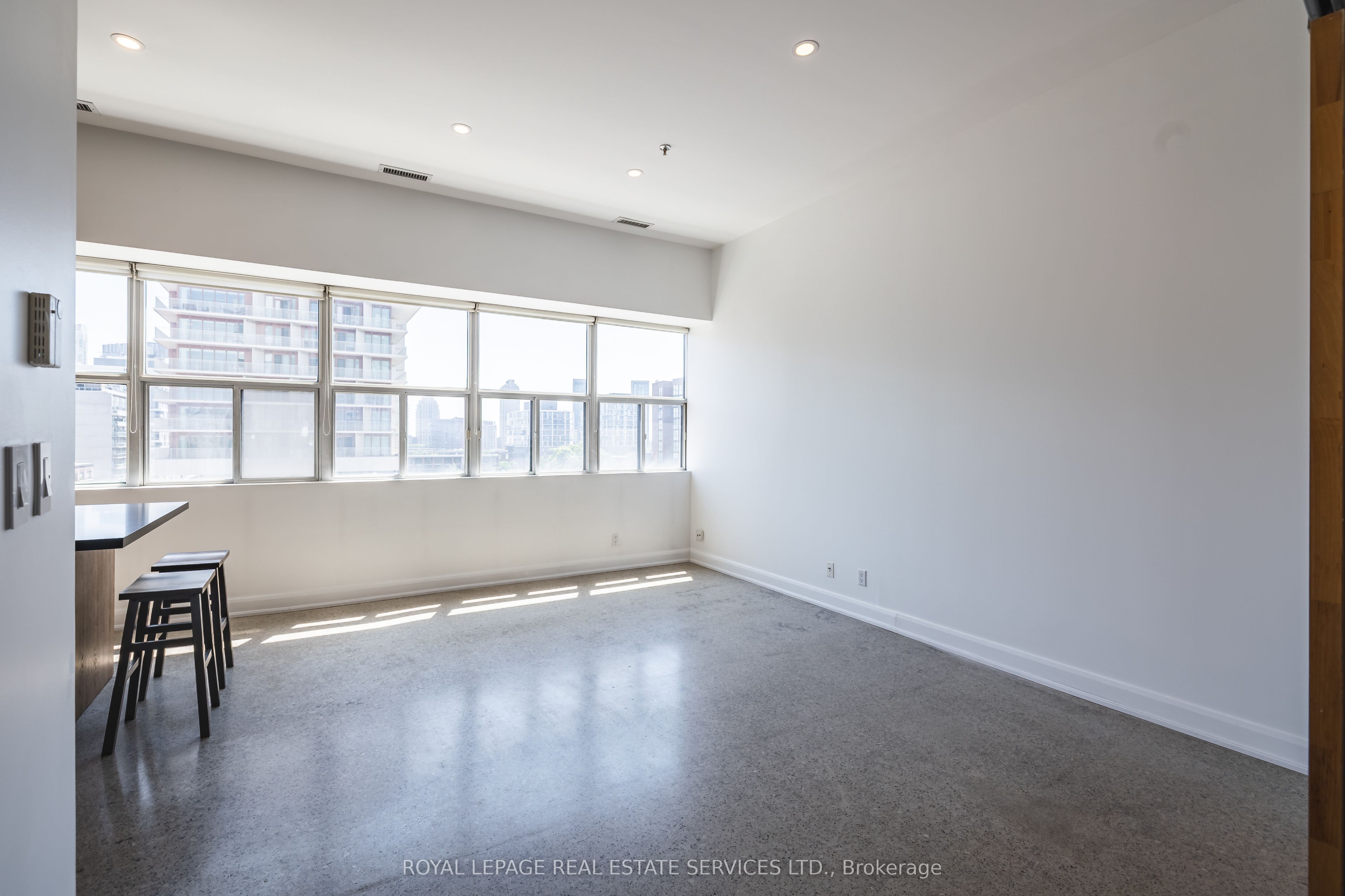 700 King Street W 613, Toronto, ON M5V 2Y6 photo 5