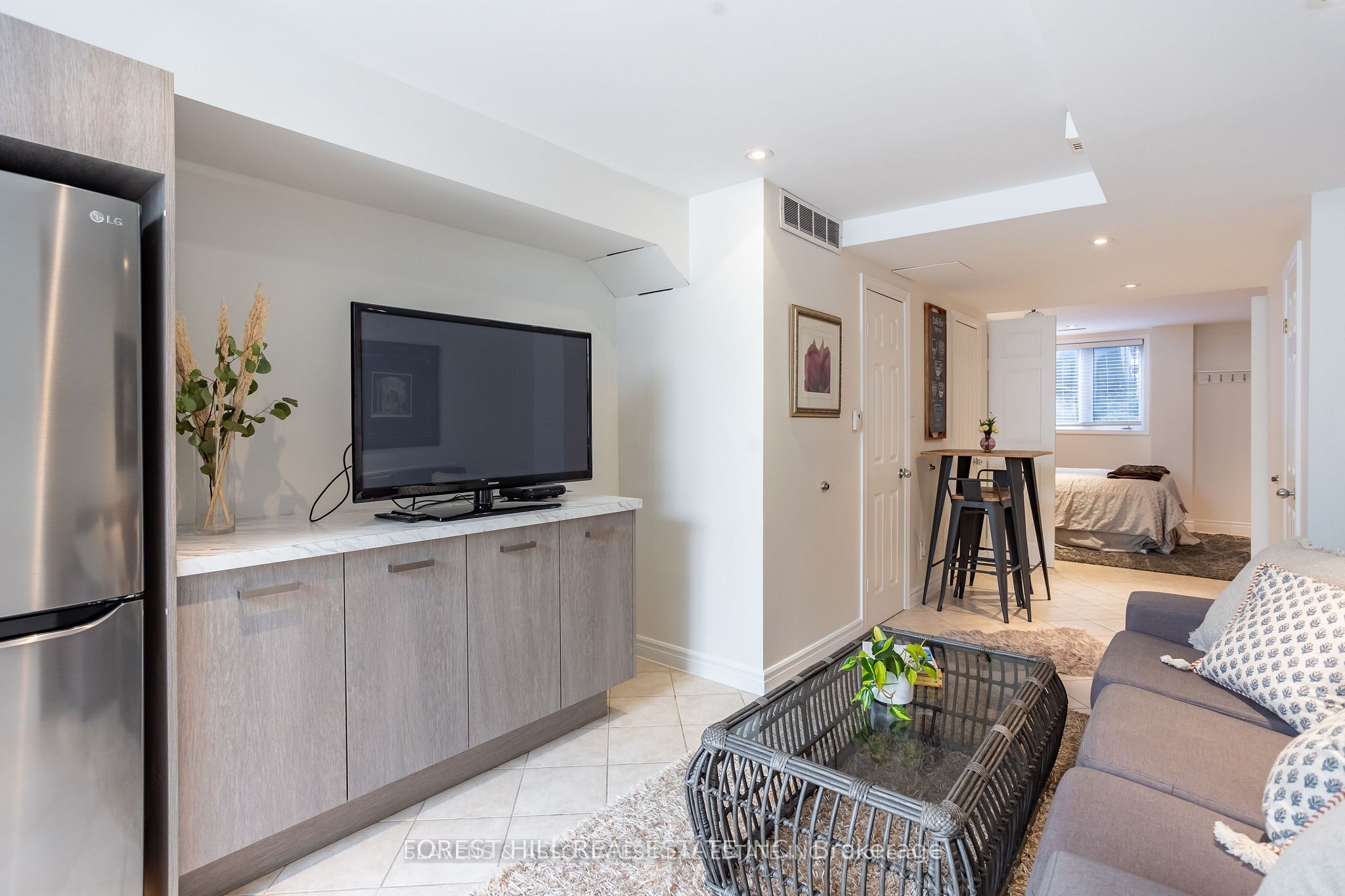 108 Dupont Street Lower, Toronto, ON M5R 1V2 photo 3