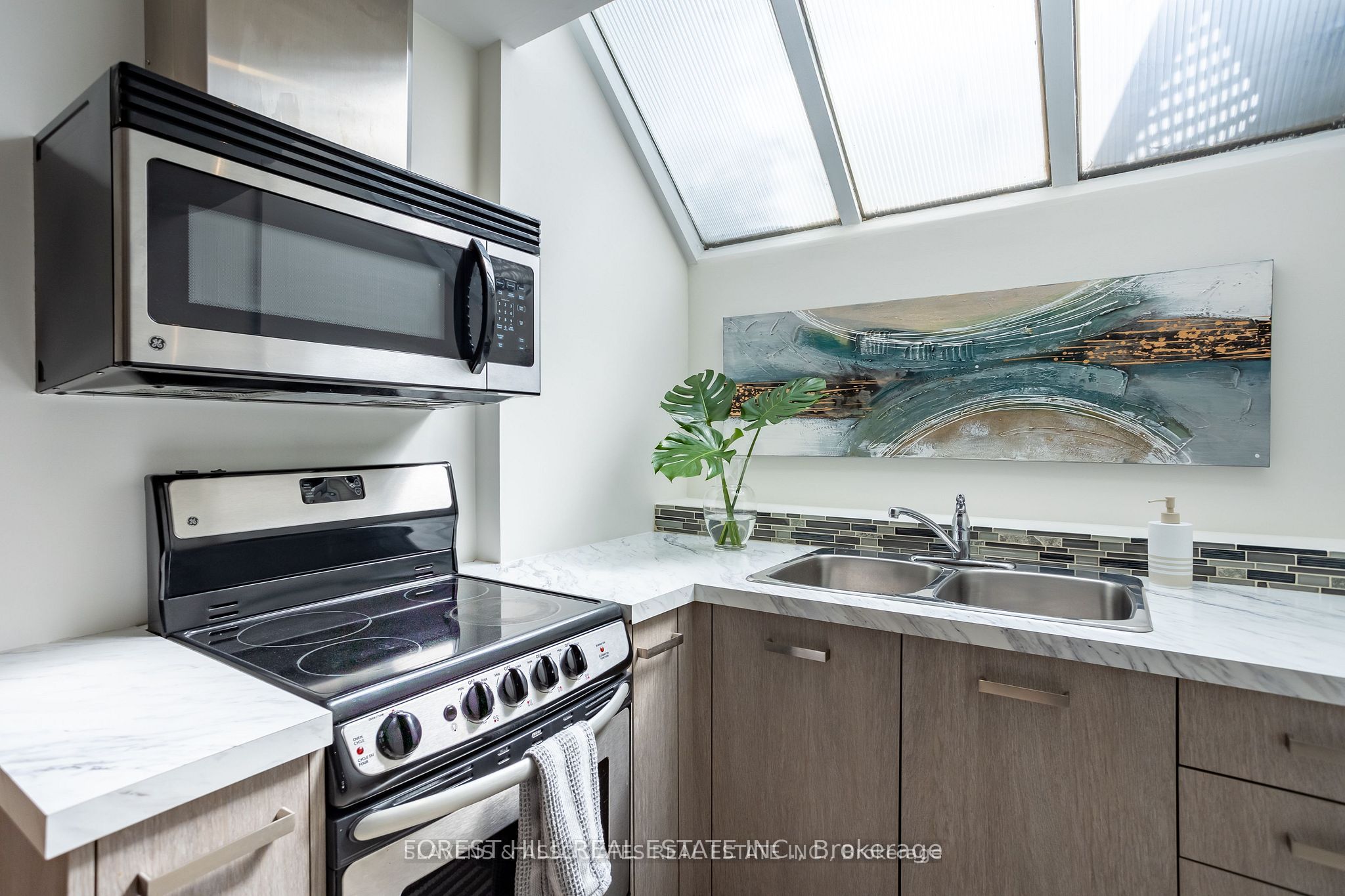 108 Dupont Street Lower, Toronto, ON M5R 1V2 photo 5