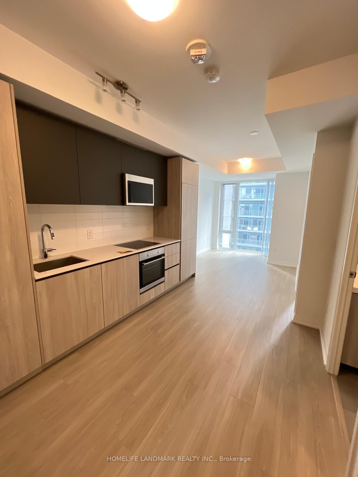 8 Widmer Street 1907, Toronto, ON M5V 0W6 photo 3