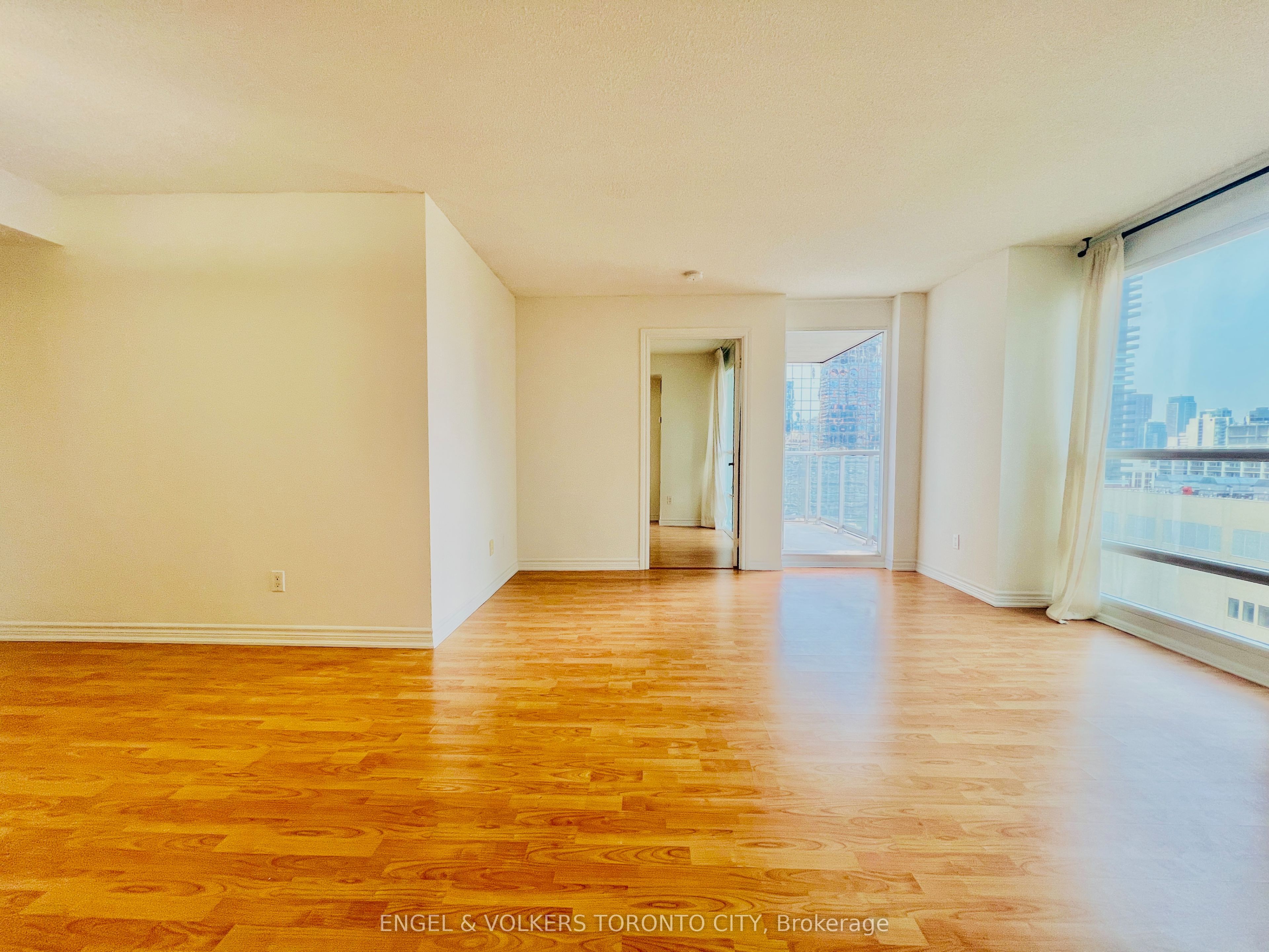 761 Bay Street 2302, Toronto, ON M5G 2R2 photo 4