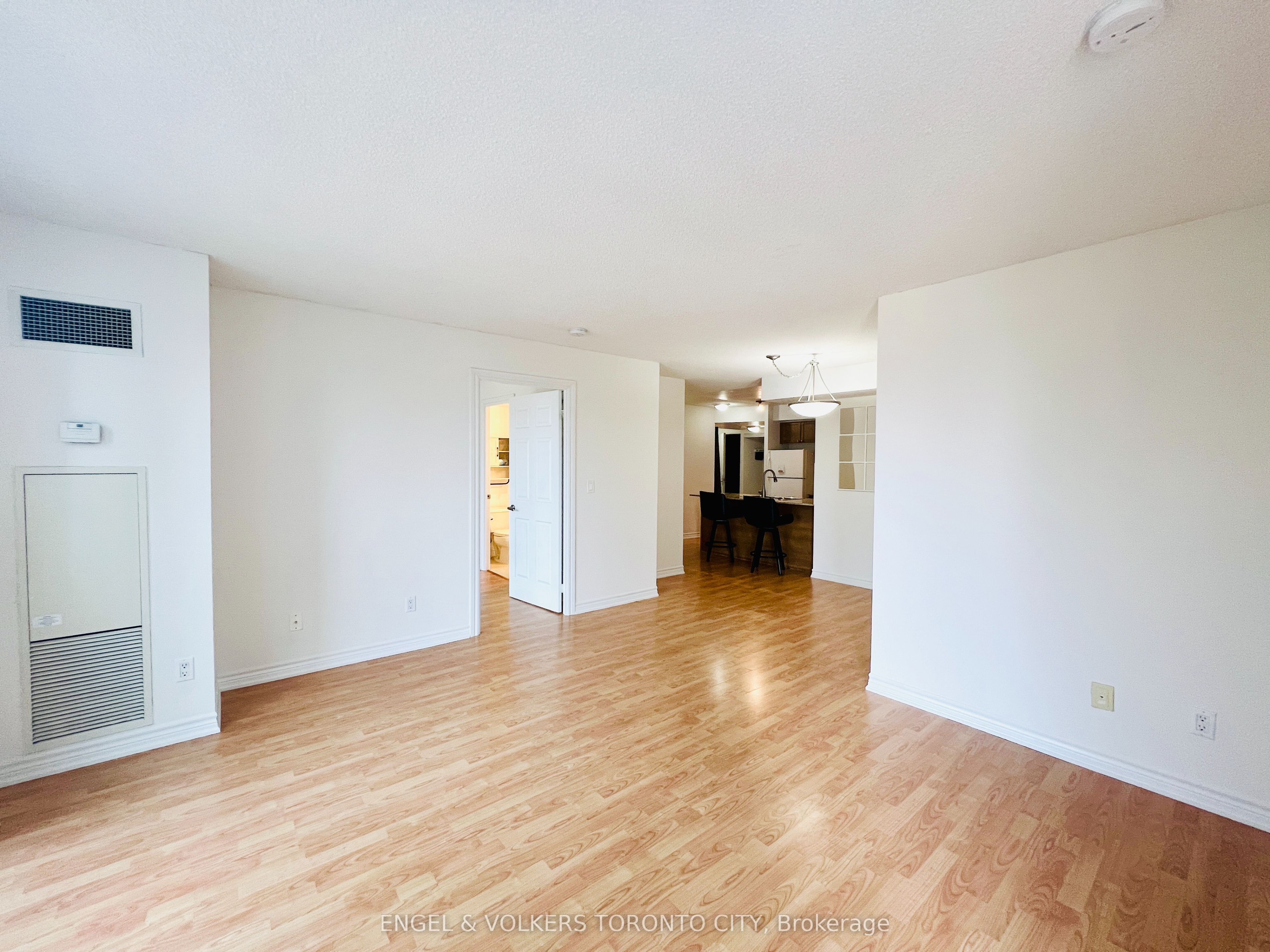 761 Bay Street 2302, Toronto, ON M5G 2R2 photo 5