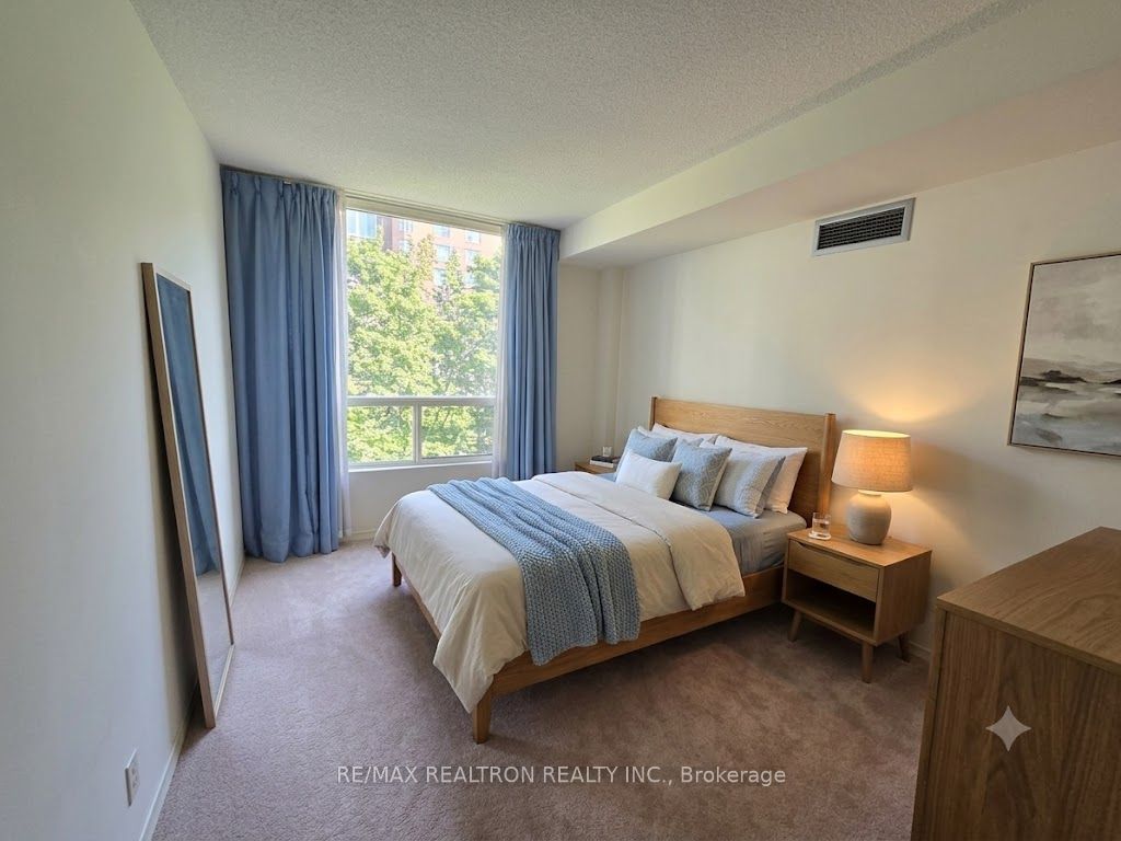 5785 Yonge Street 403, Toronto, ON M2M 4J2 photo 3