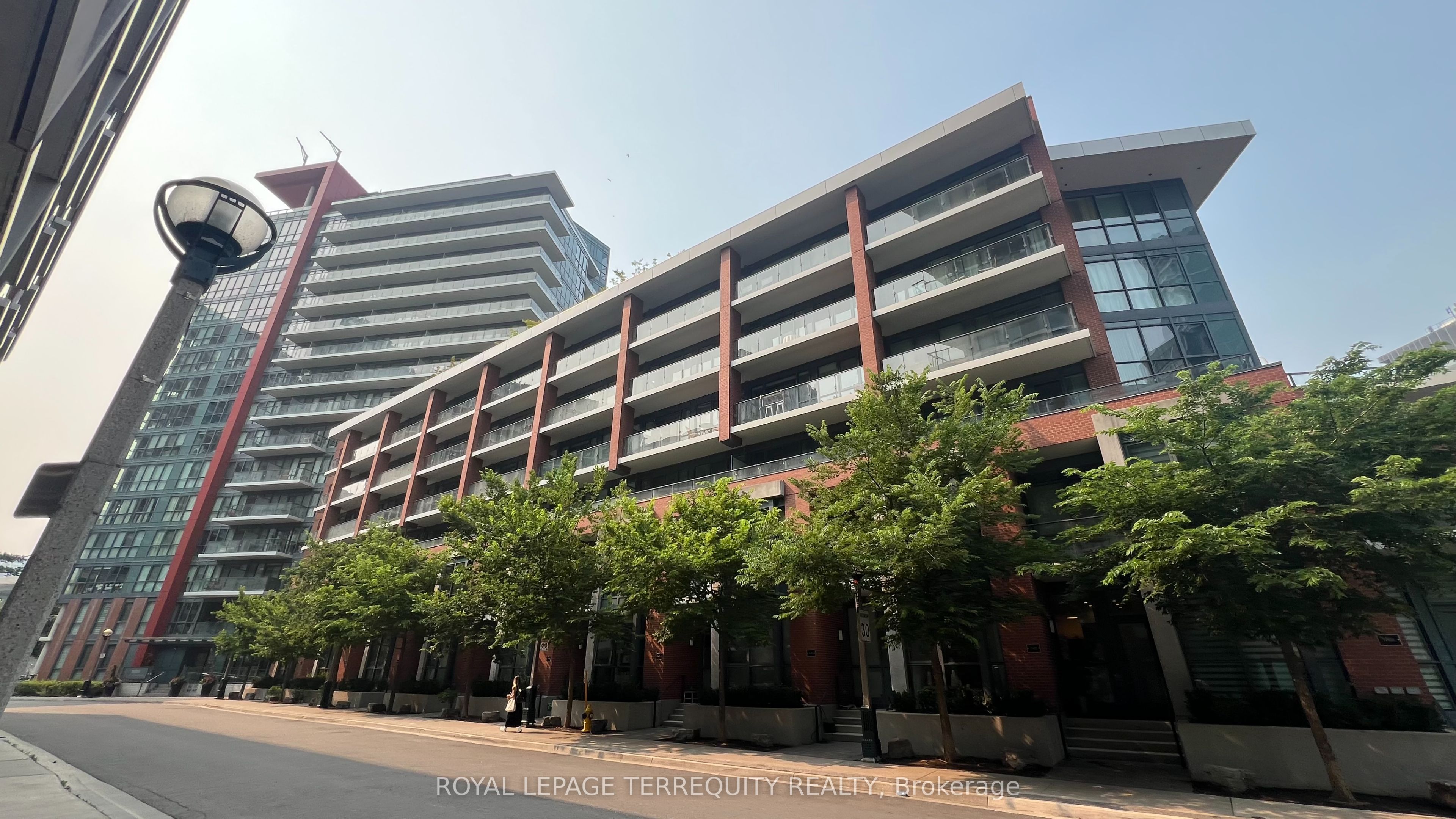 50 Bruyeres Mews 532, Toronto, ON M5V 0H8 photo 2