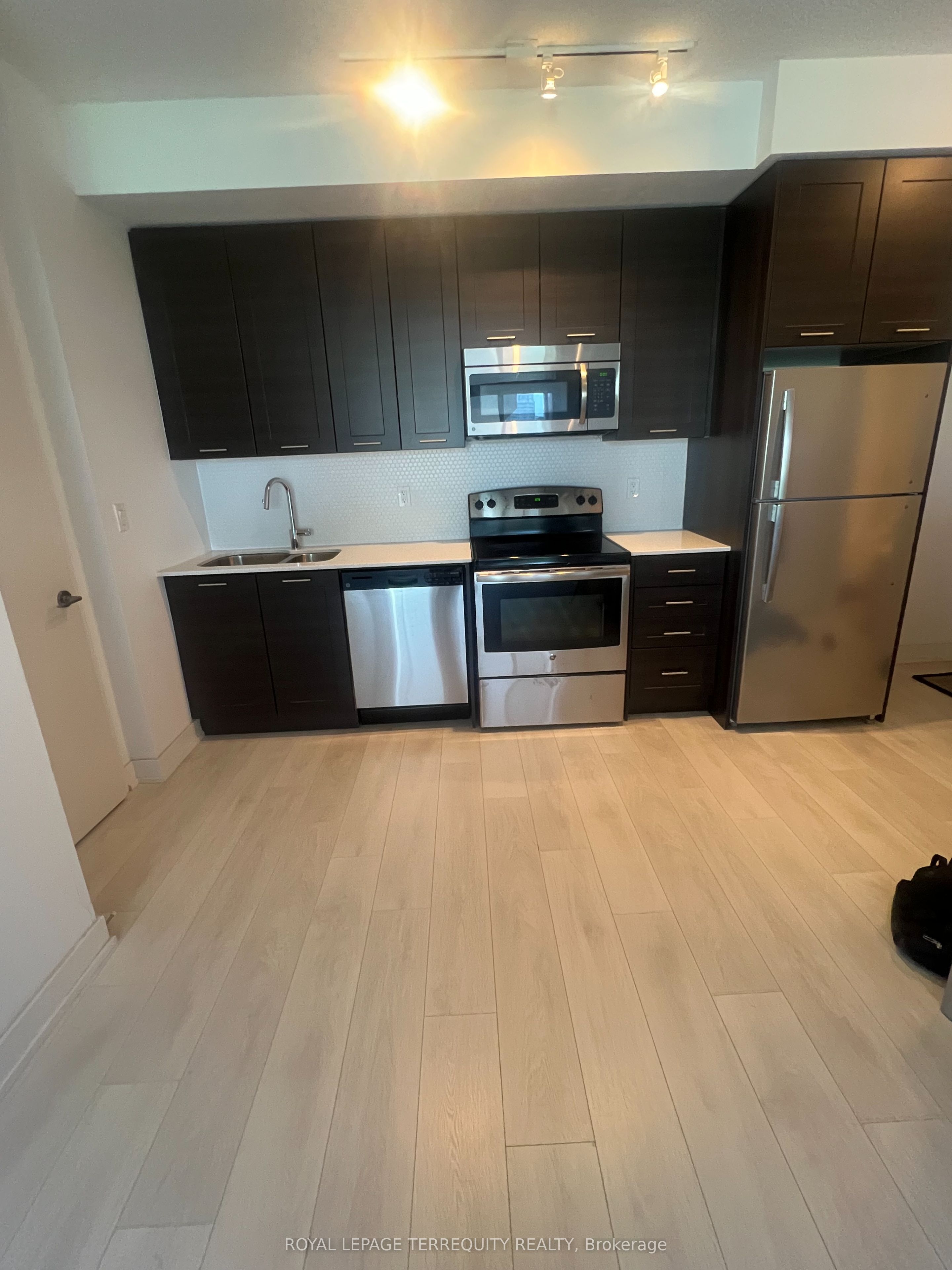 50 Bruyeres Mews 532, Toronto, ON M5V 0H8 photo 3