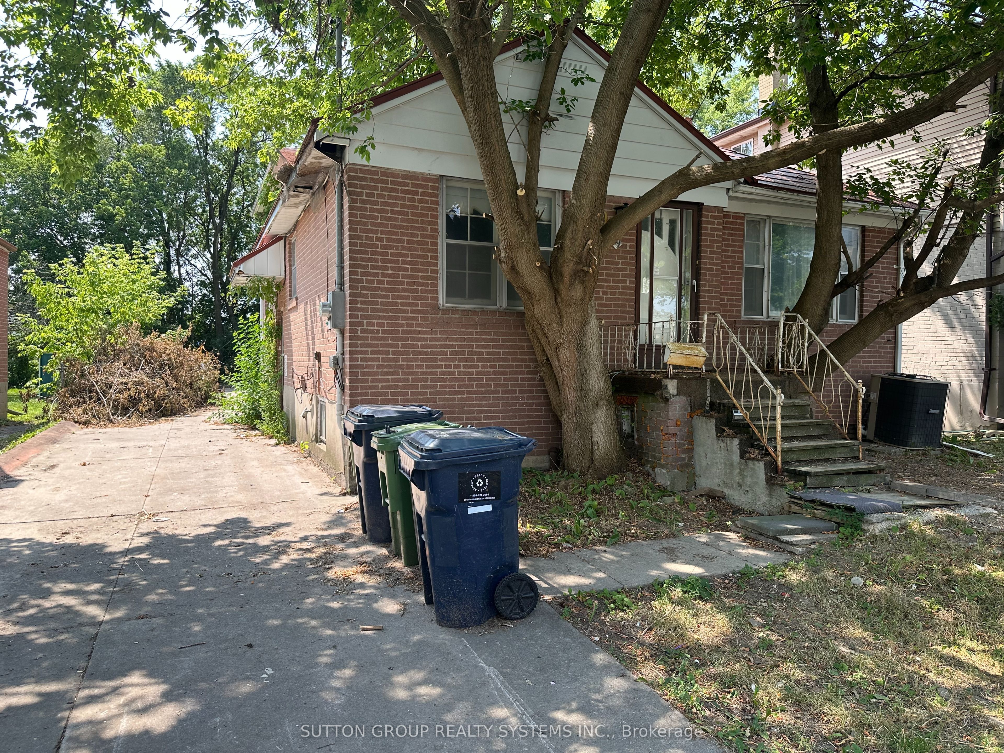 89 Reiner Road, Toronto, ON M3H 2L4