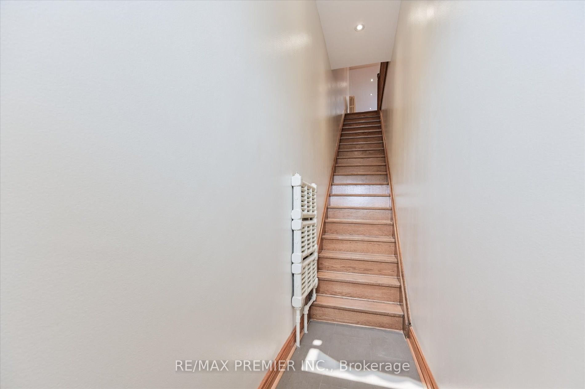 1575 Bayview Avenue, Toronto, ON M4G 3B5 photo 2