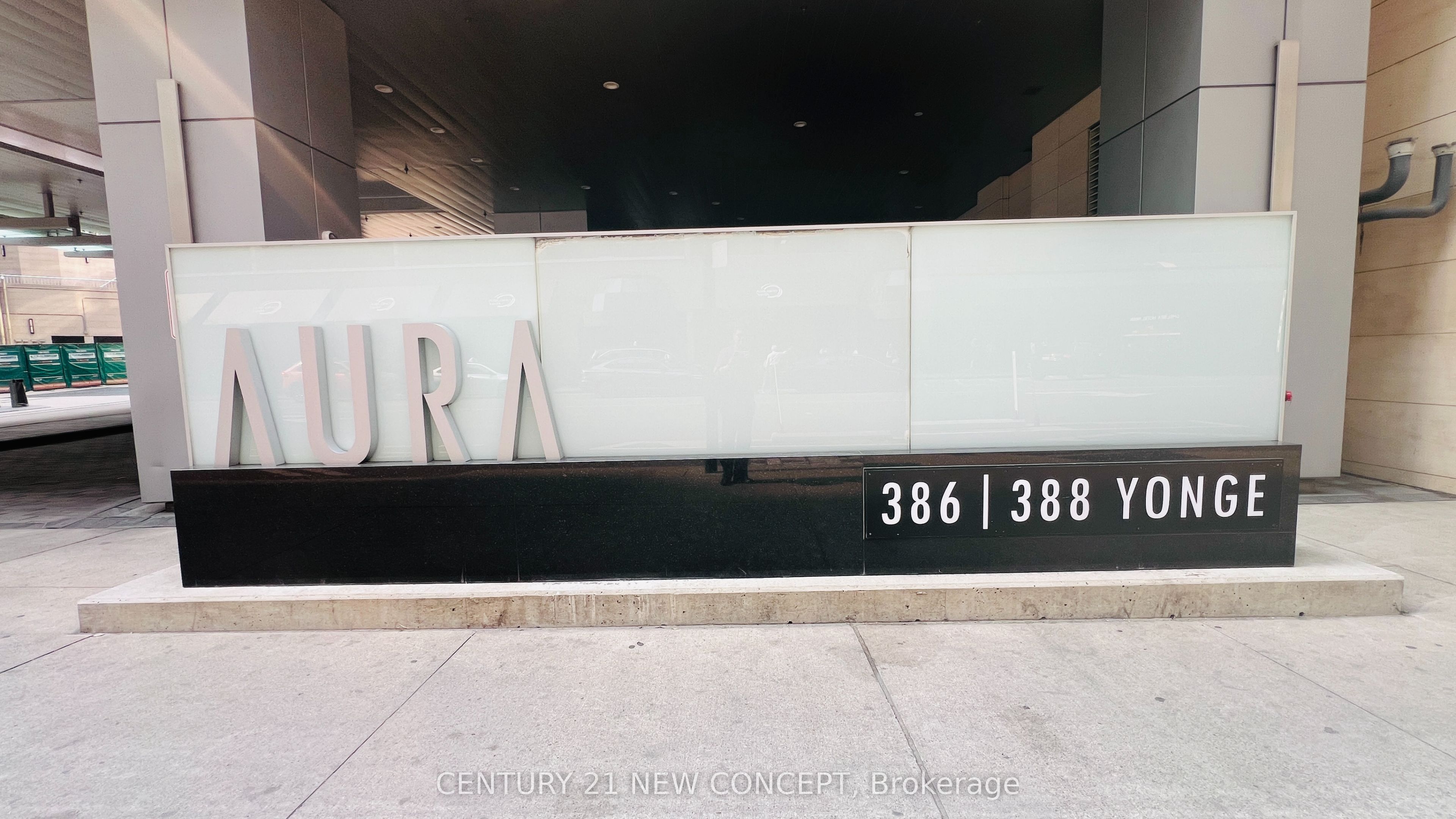 386 Yonge Street 818, Toronto, ON M5B 0A4 photo 2