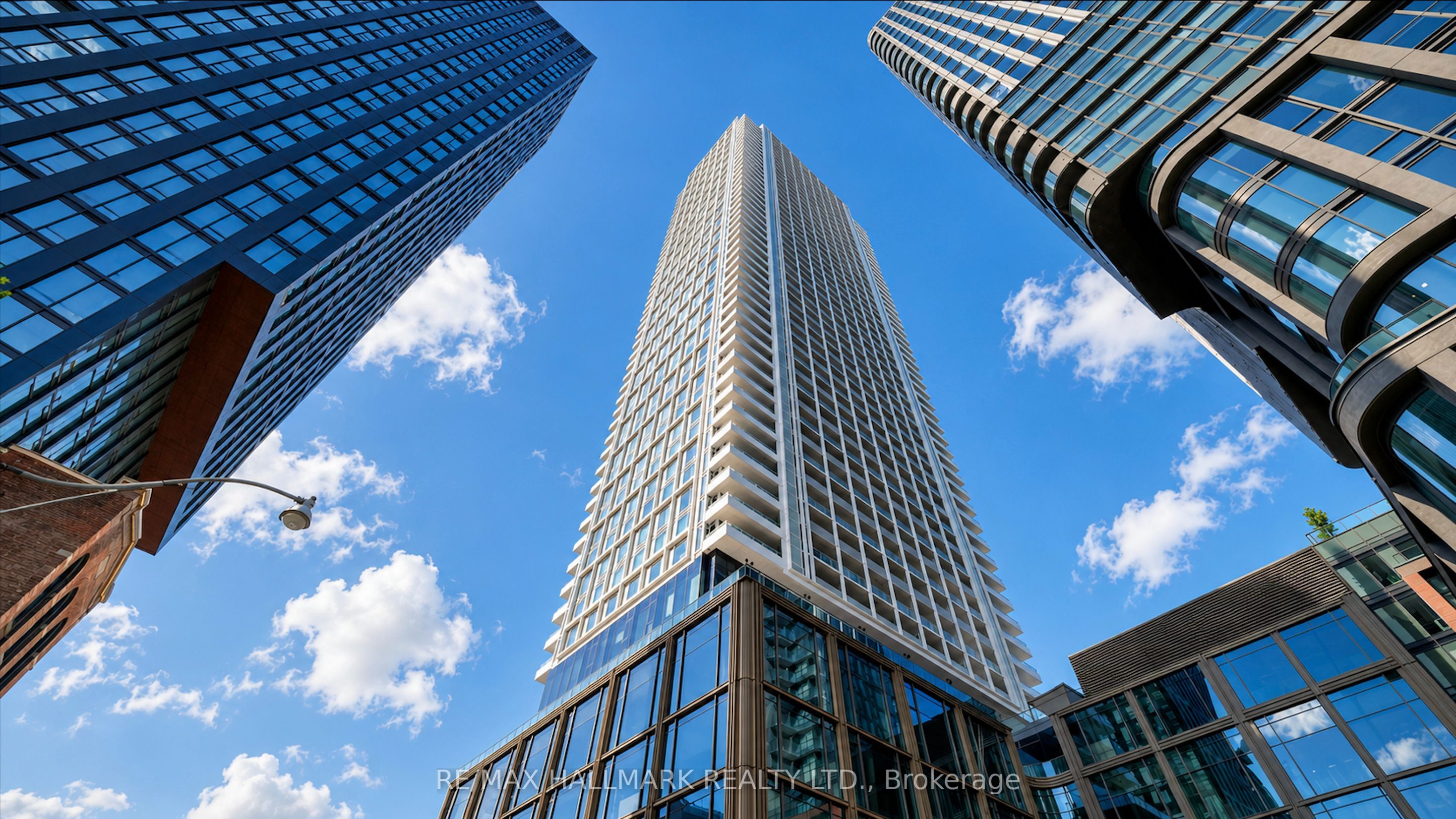 88 Queen Street 1701, Toronto, ON M5C 0B6