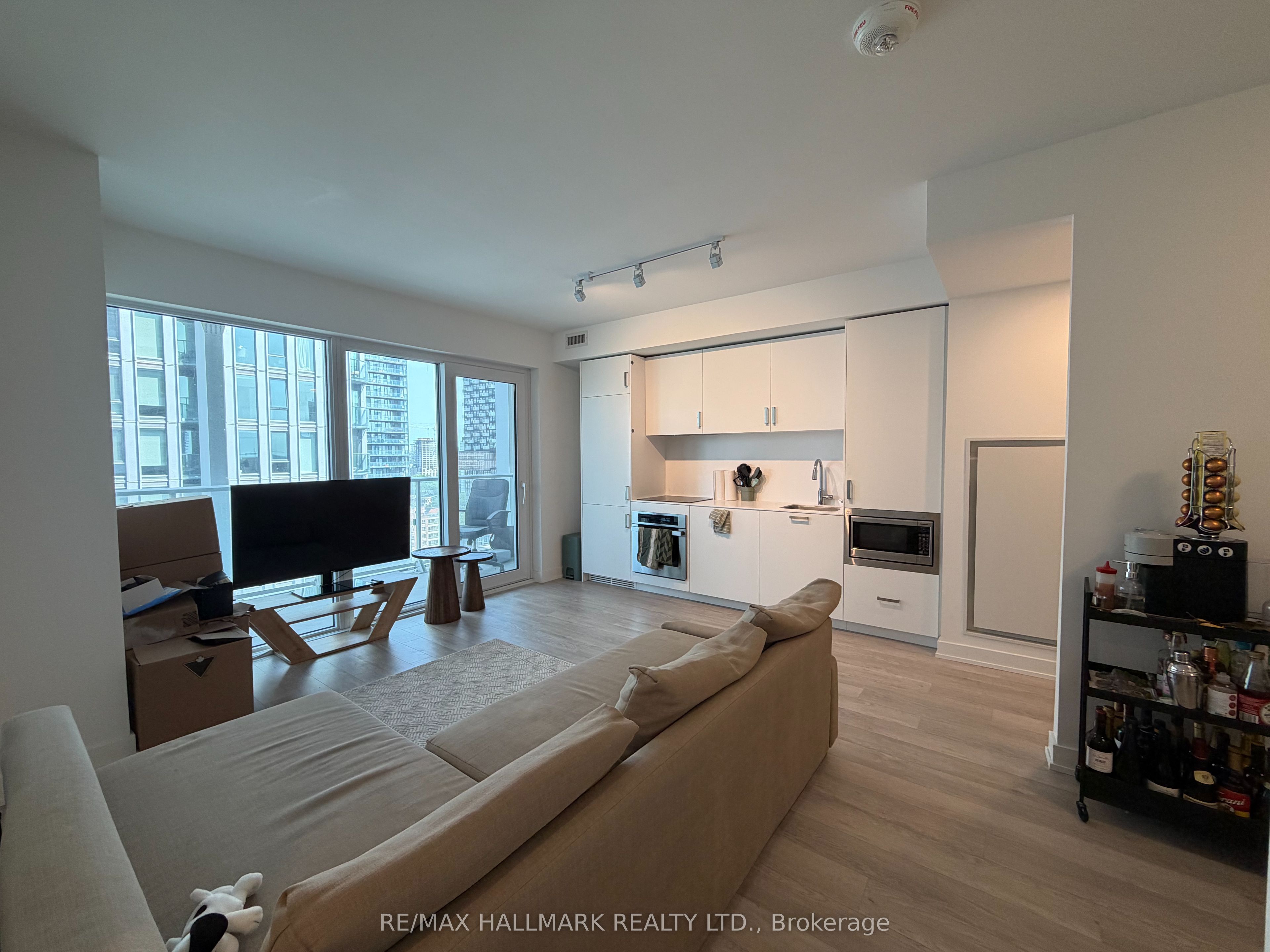 88 Queen Street 1701, Toronto, ON M5C 0B6 photo 2