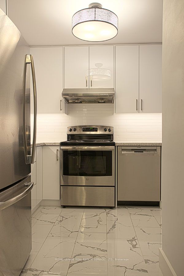 100 Upper Madison Avenue 1204, Toronto, ON M2N 6M4 photo 2