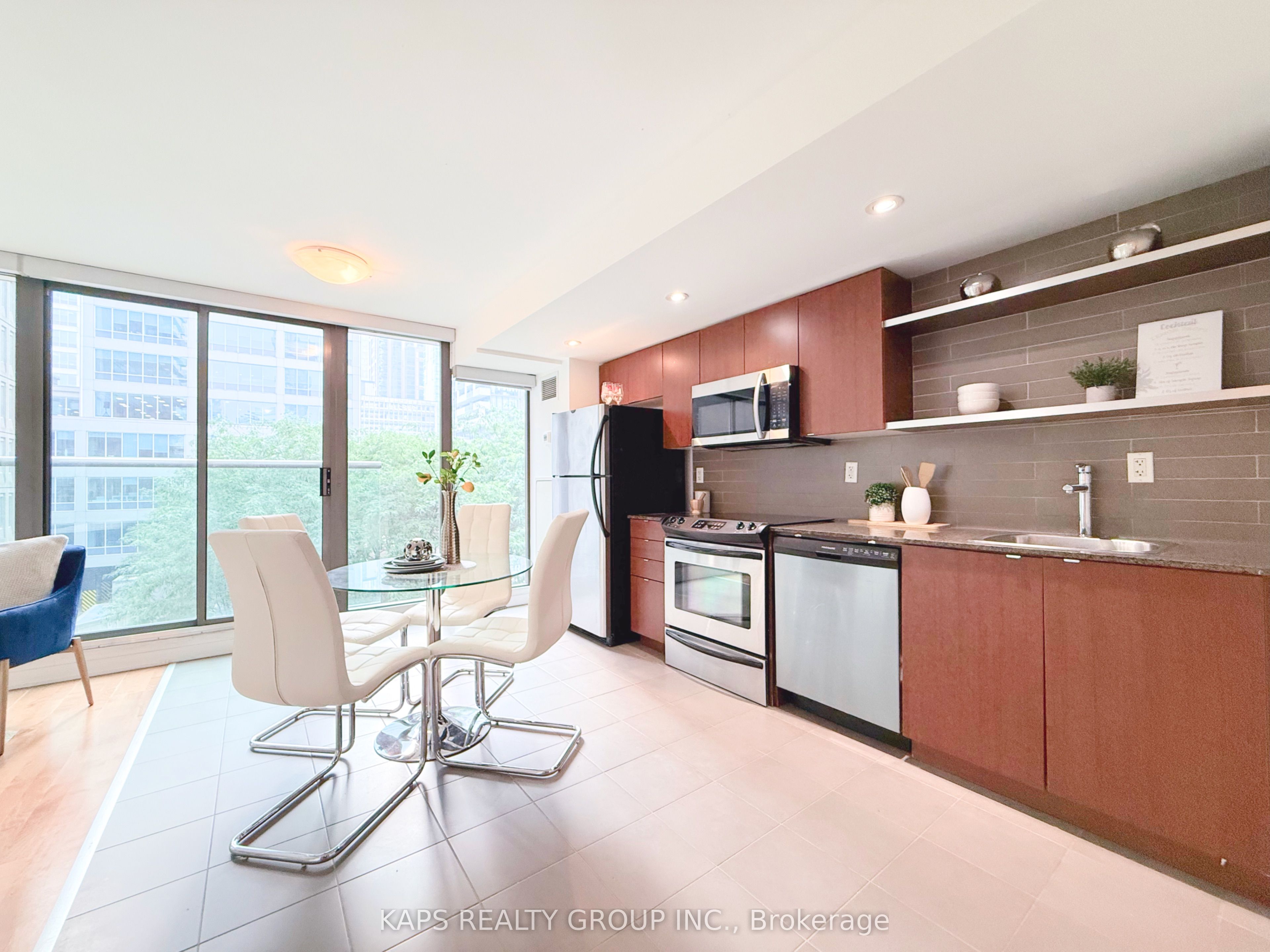 33 Lombard Street 410, Toronto, ON M5C 3H8 photo 2