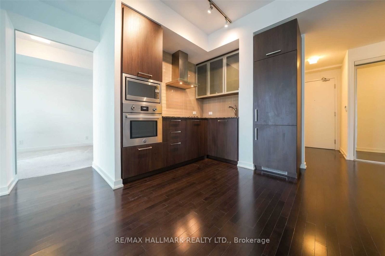 14 York Street 2810, Toronto, ON M5J 0B1 photo 3