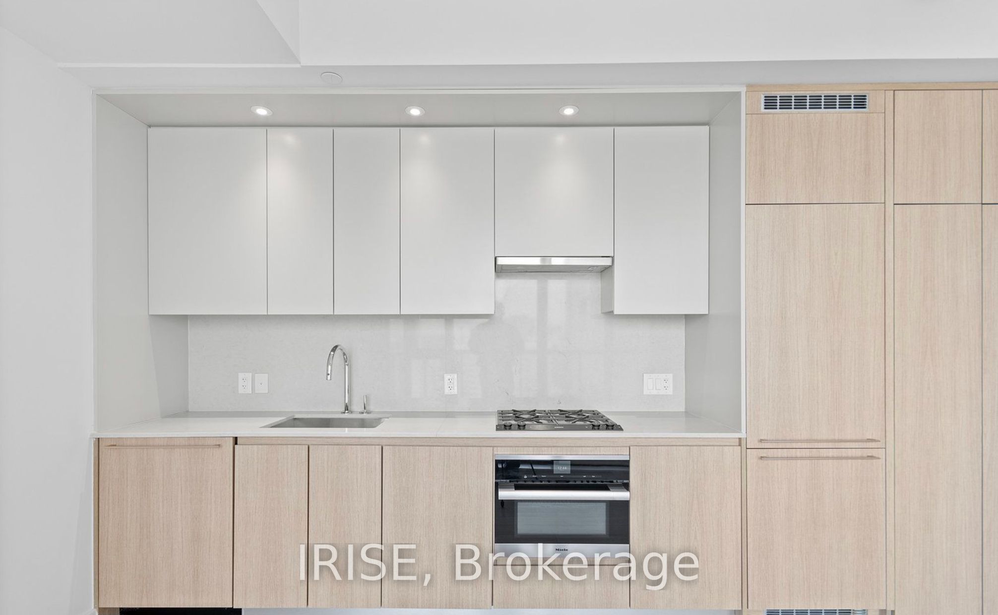81 Wellesley Street E 1808, Toronto, ON M4Y 0C5 photo 5