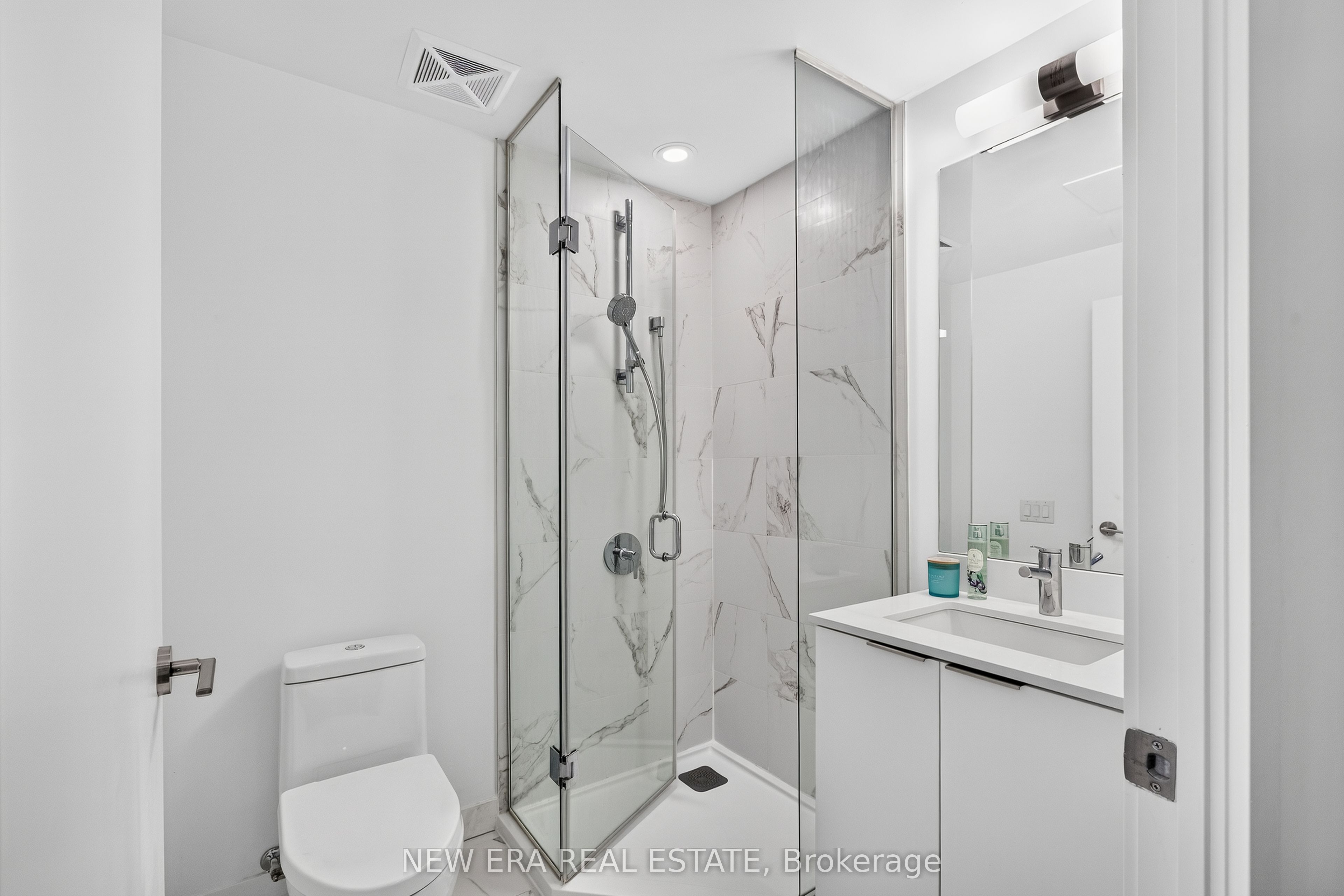 7 Golden Avenue N433, Toronto, ON M6R 2J3 photo 2
