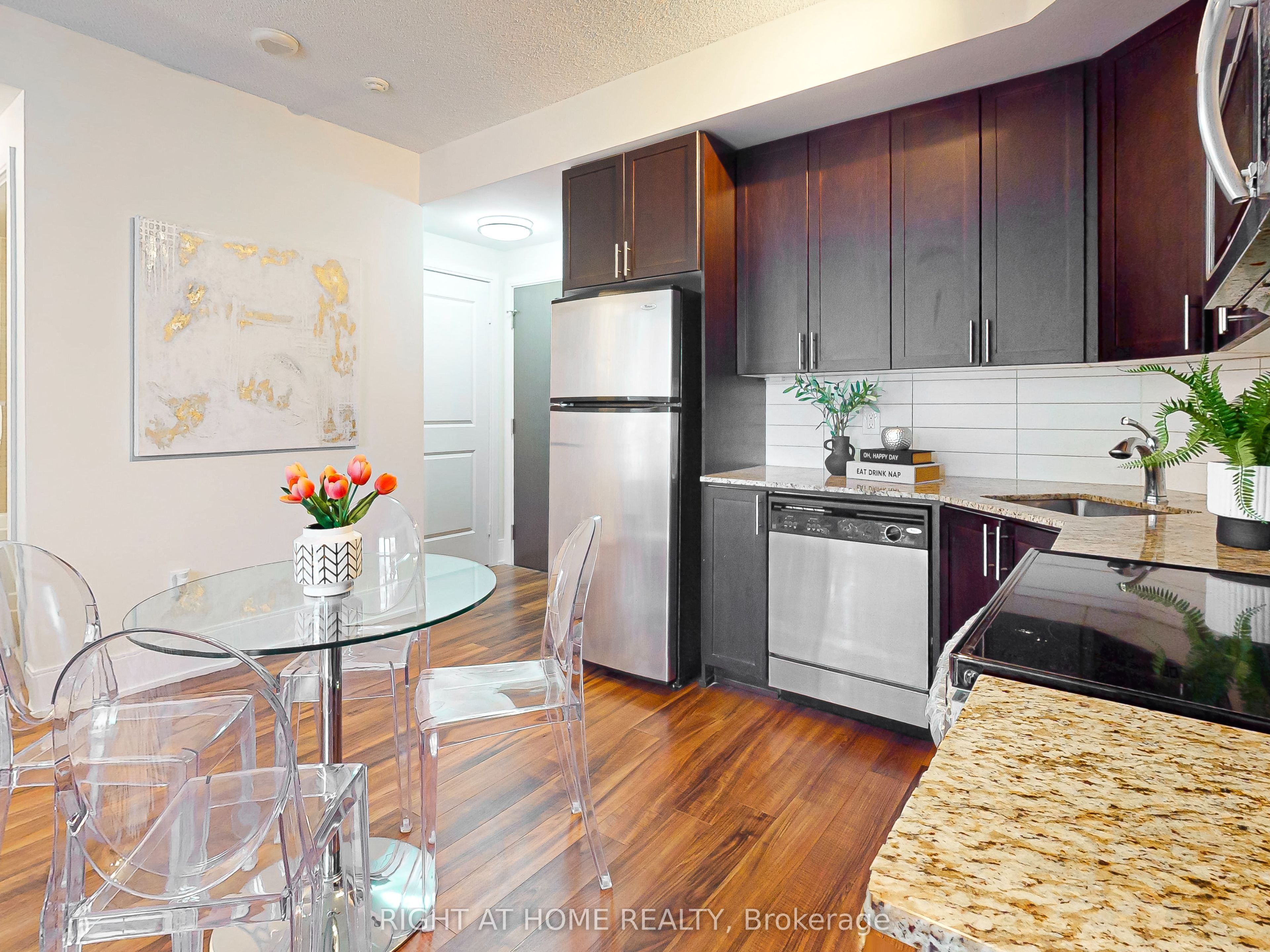 560 Front Street W 1232, Toronto, ON M5V 1C1 photo 4
