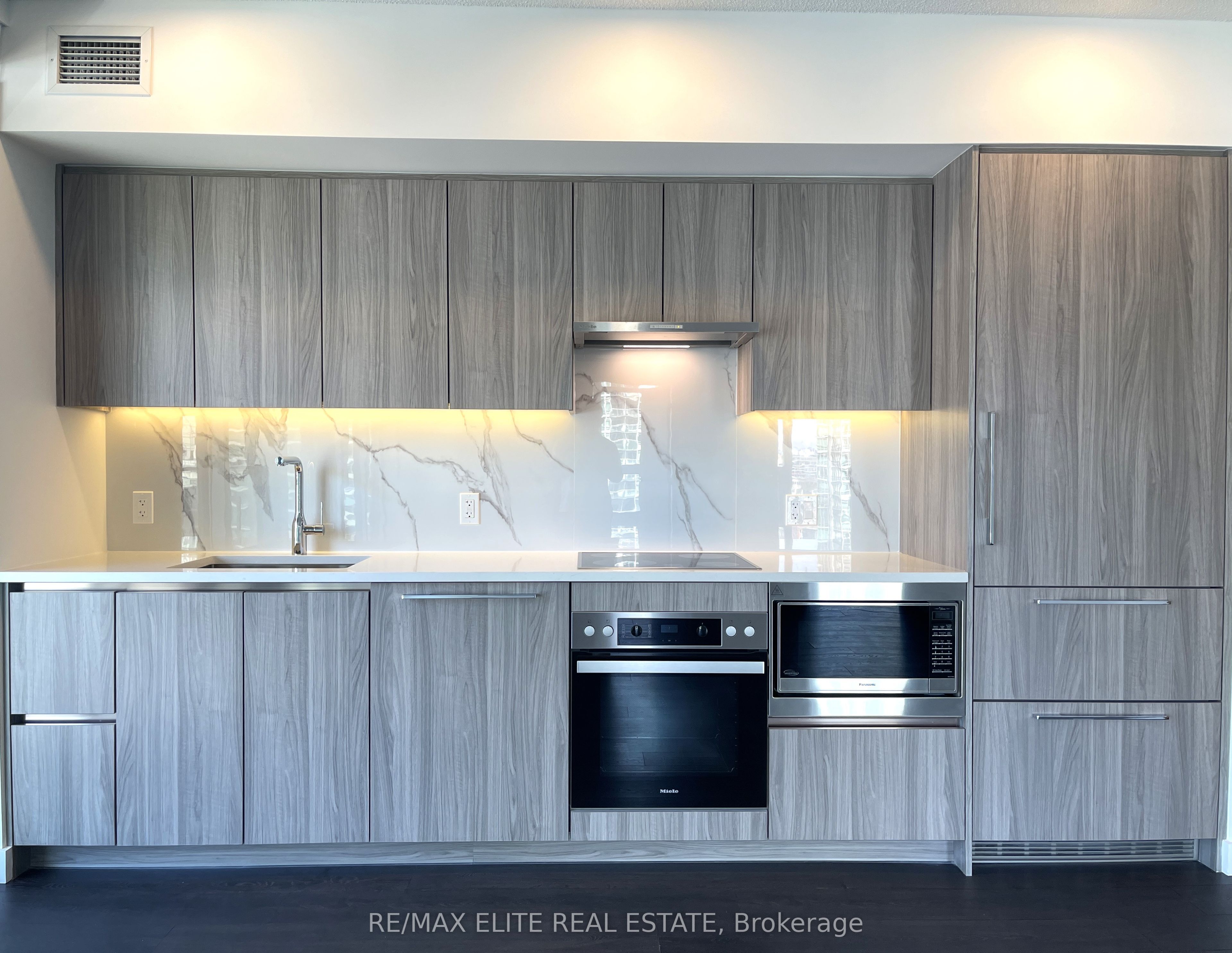 1 CONCORD CITYPLACE Way 2103, Toronto, ON M5V 0X3 photo 3