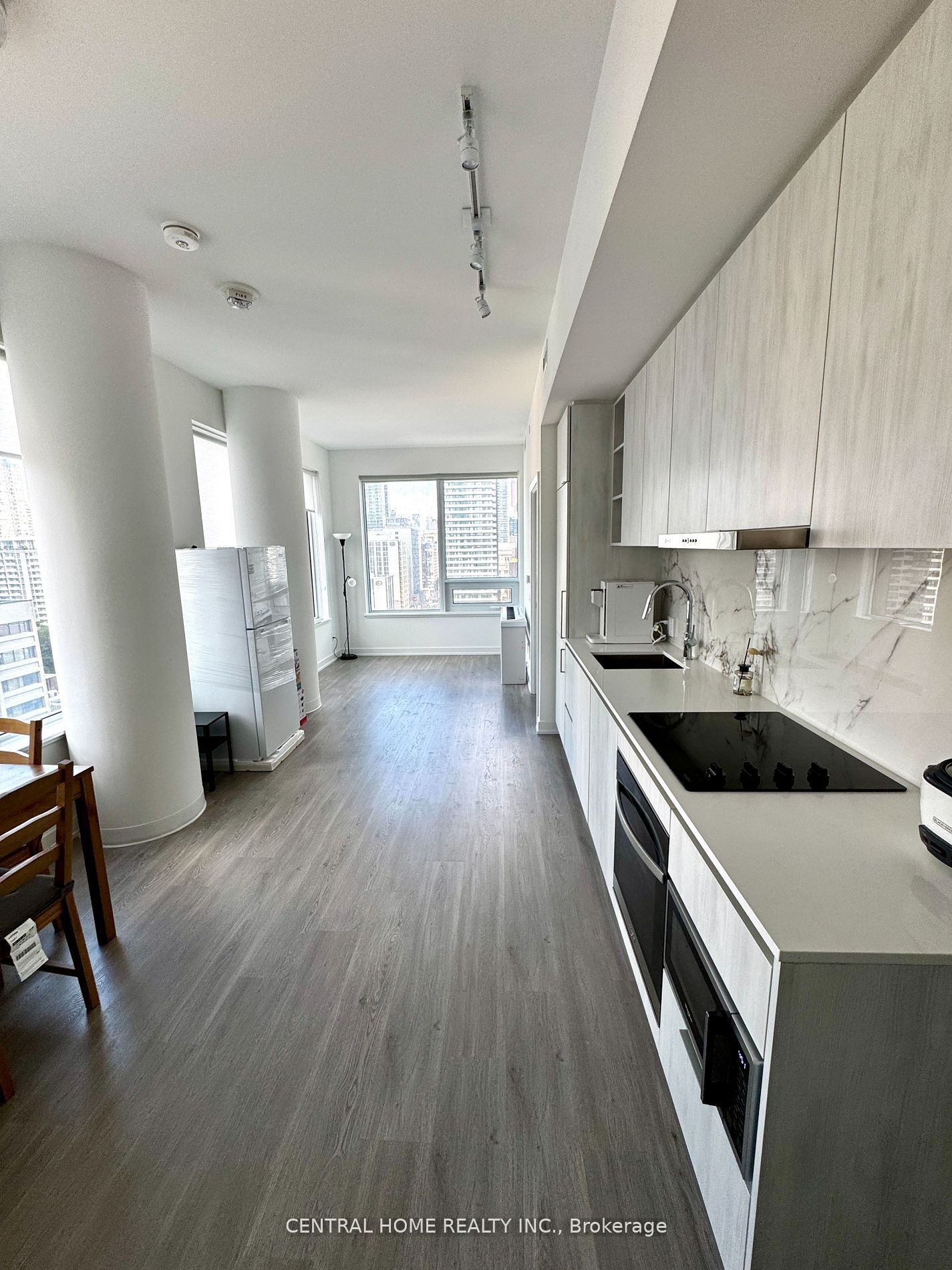 8 Wellesley Street W 1612, Toronto, ON M4Y 1E7 photo 2