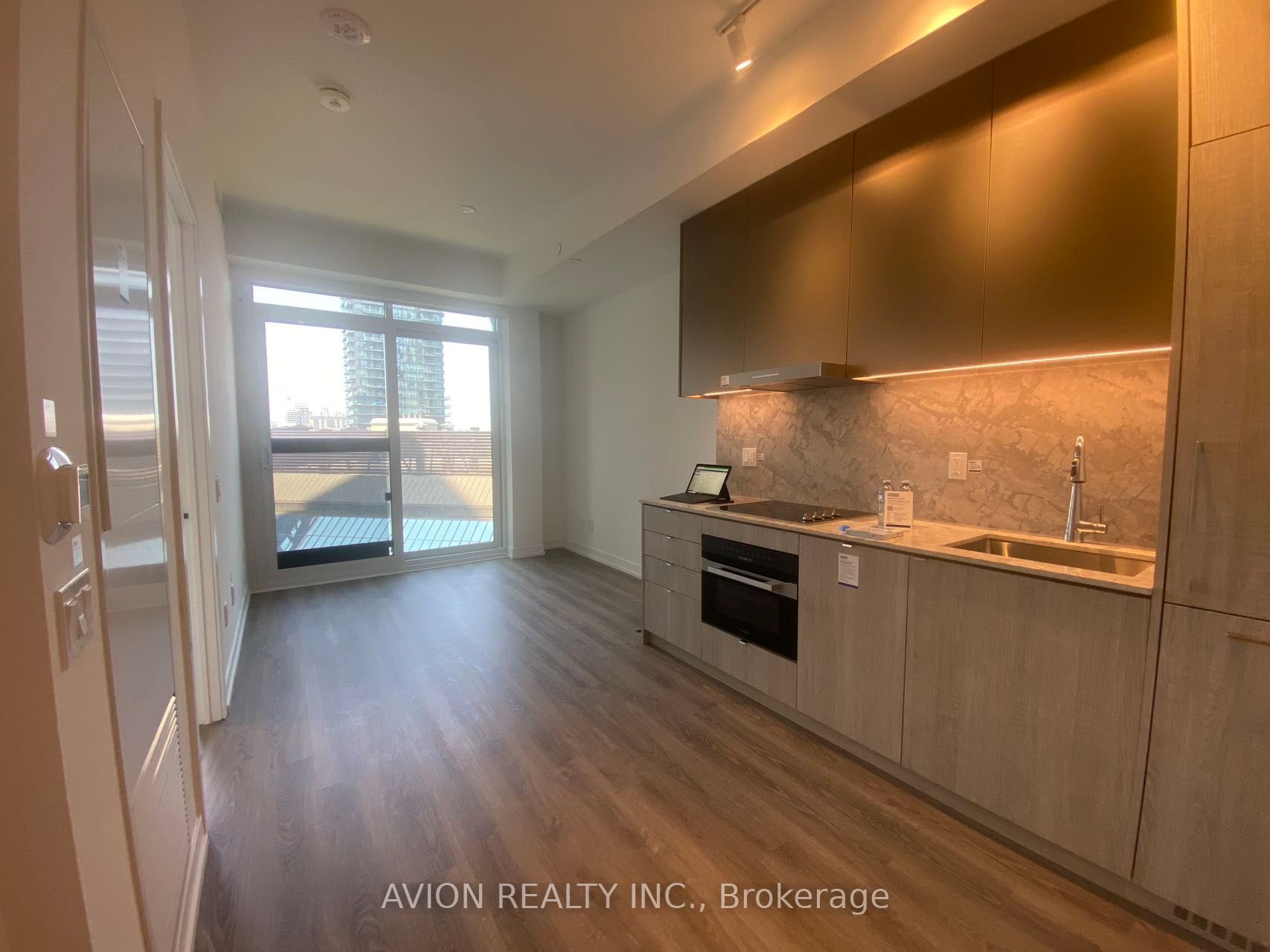 771 Yonge Street 1205, Toronto, ON M4W 0B8 photo 2