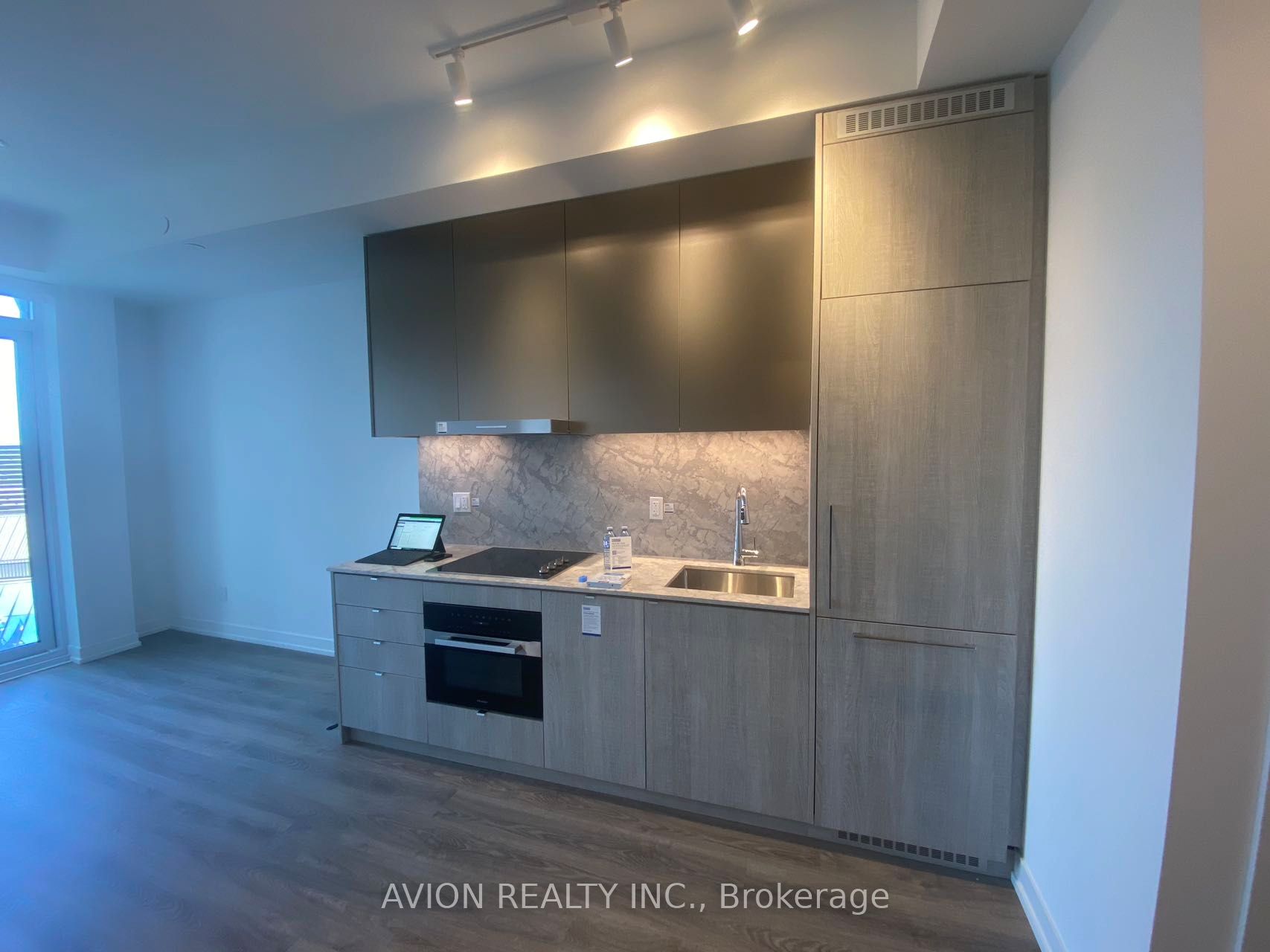 771 Yonge Street 1205, Toronto, ON M4W 0B8 photo 3