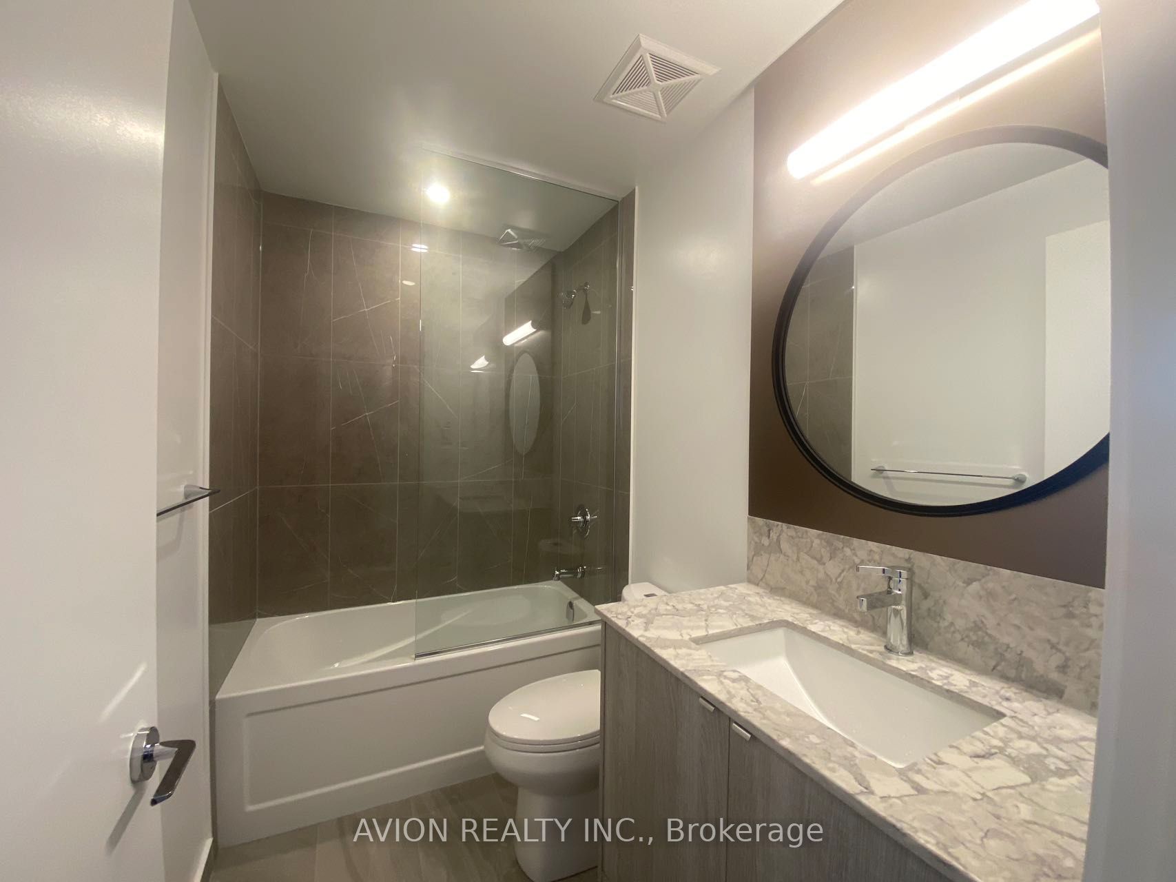771 Yonge Street 1205, Toronto, ON M4W 0B8 photo 4
