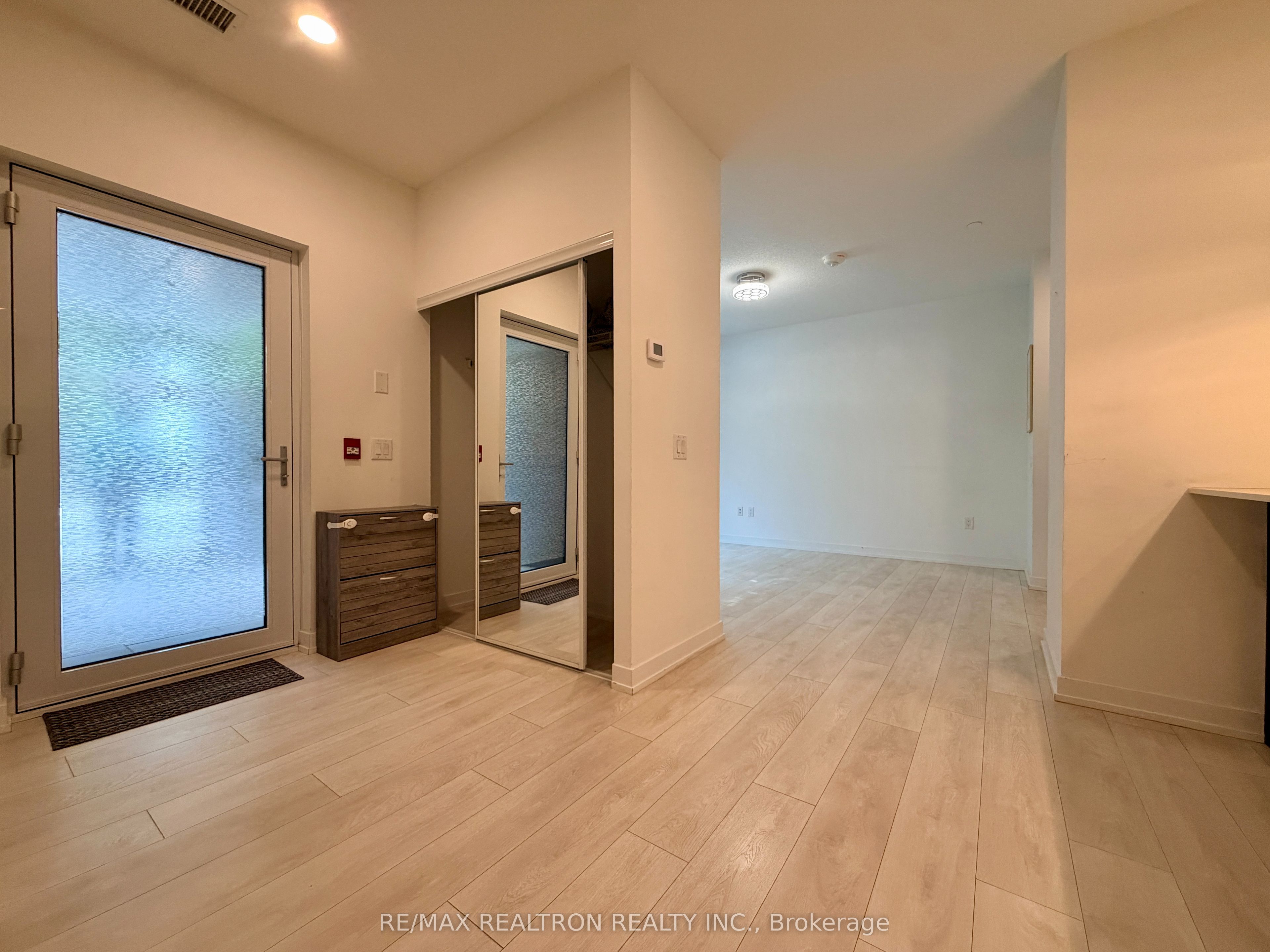 34 Tubman Avenue 103, Toronto, ON M5A 0R2 photo 2