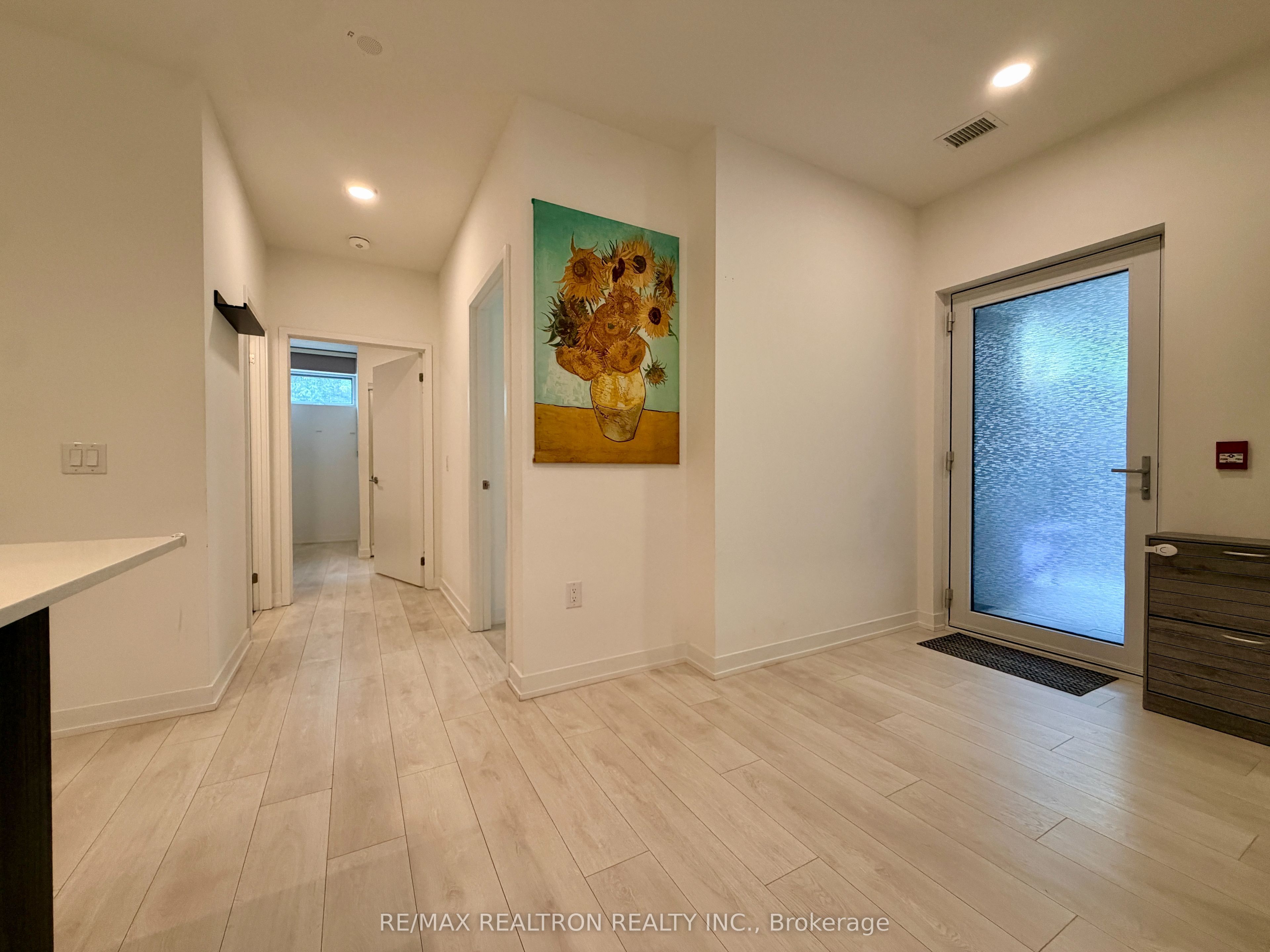 34 Tubman Avenue 103, Toronto, ON M5A 0R2 photo 3