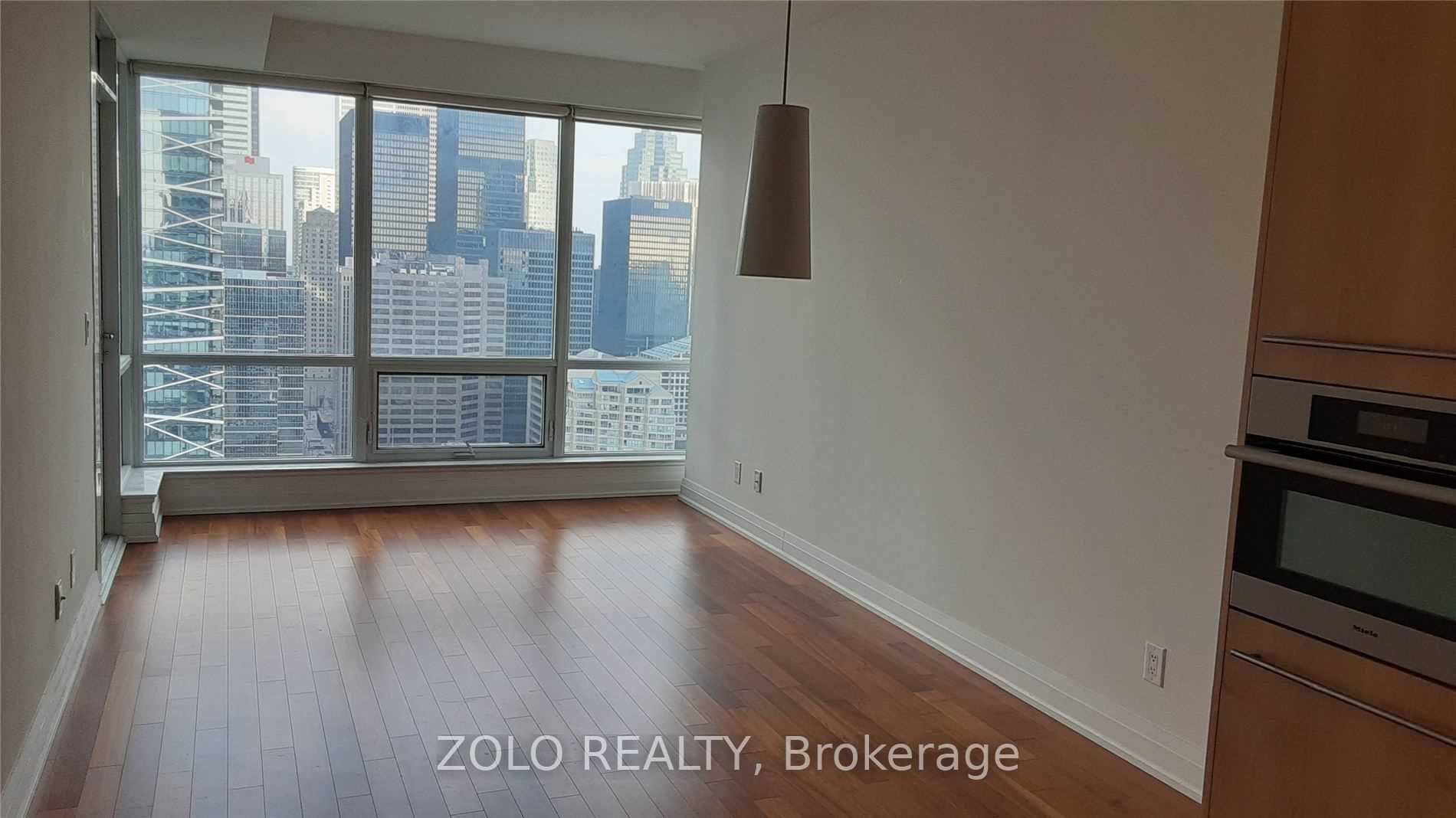 80 John Street 3710, Toronto, ON M5V 3X4 photo 4