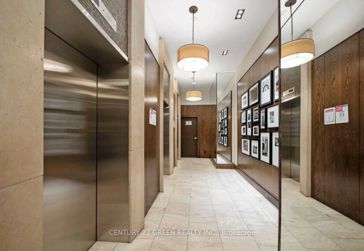 438 Richmond Street W 819, Toronto, ON M5V 3S6 photo 5