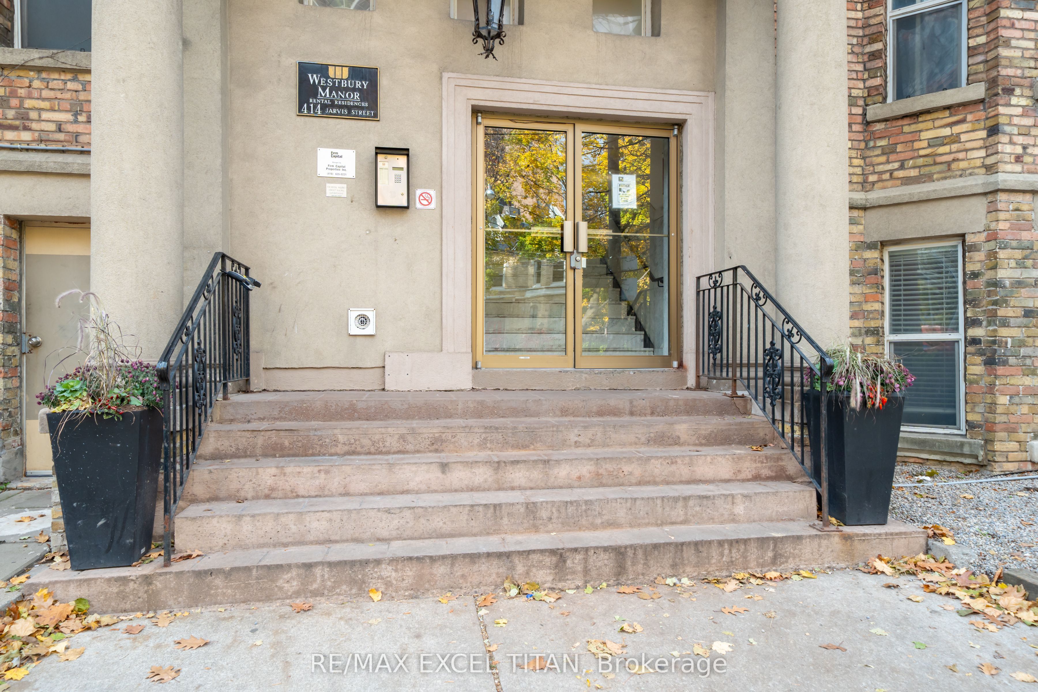414 Jarvis Street G4, Toronto, ON M4Y 3C2 photo 2