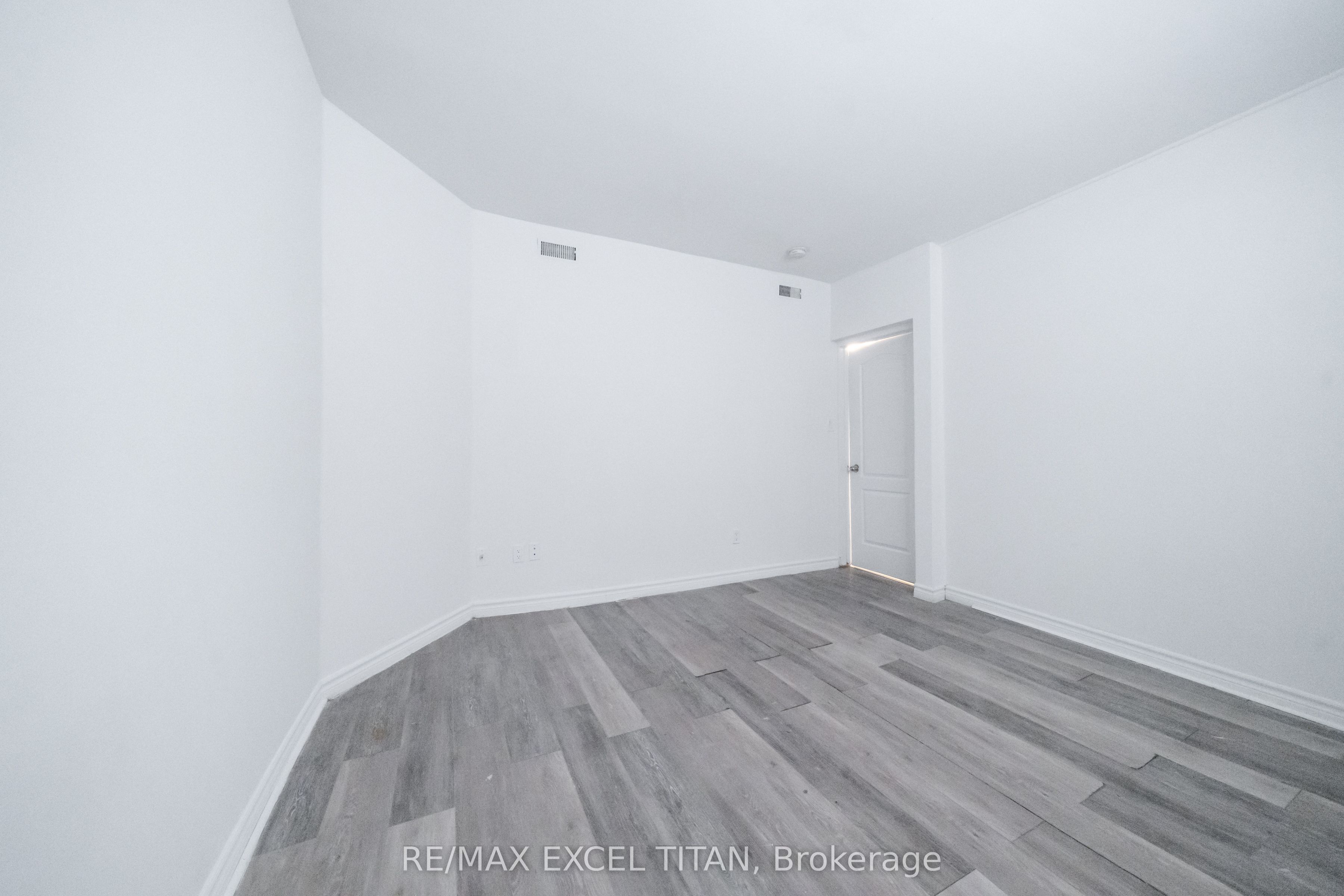414 Jarvis Street G4, Toronto, ON M4Y 3C2 photo 5